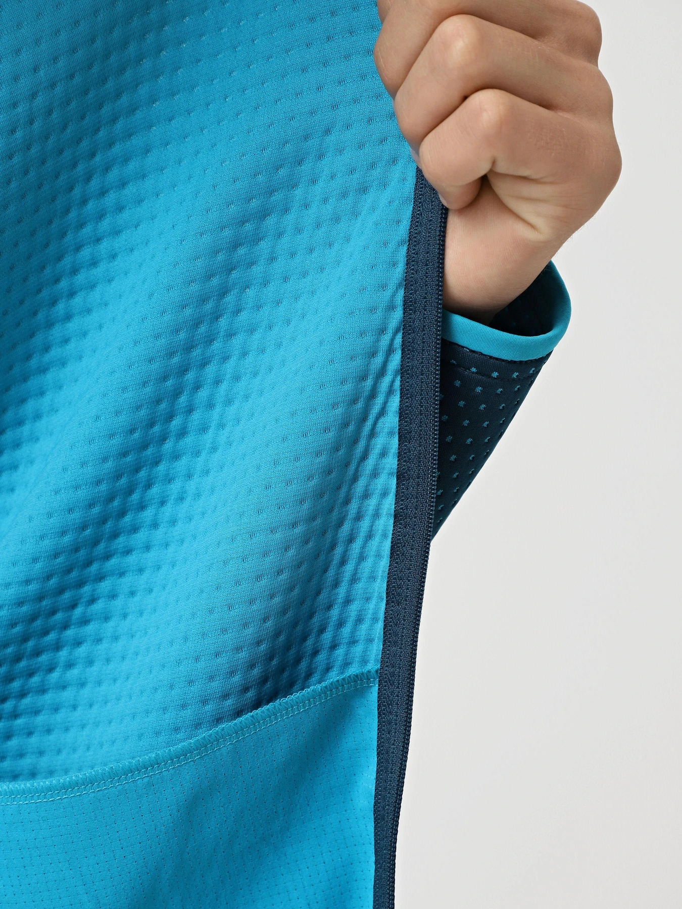 Худи и свитшоты The North Face Vertical Thermal модель NF0A89VF1NO1 Фото