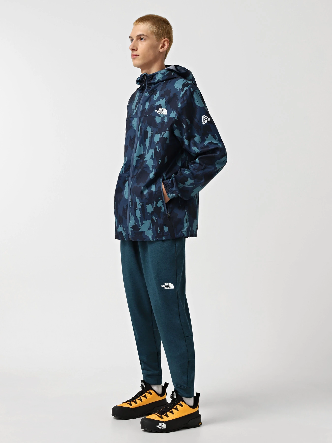 Куртки та дублянки The North Face Mountain Athletics модель NF0A89WV6VI1 Фото