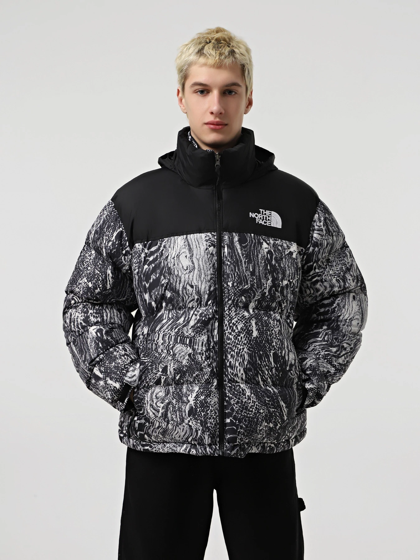 Куртки и дубленки The North Face 1996 Retro Nuptse модель NF0A3C8D8R51 Куртки и дубленки The North Face 1996 Retro Nuptse модель NF0A3C8D8R51 Фото
