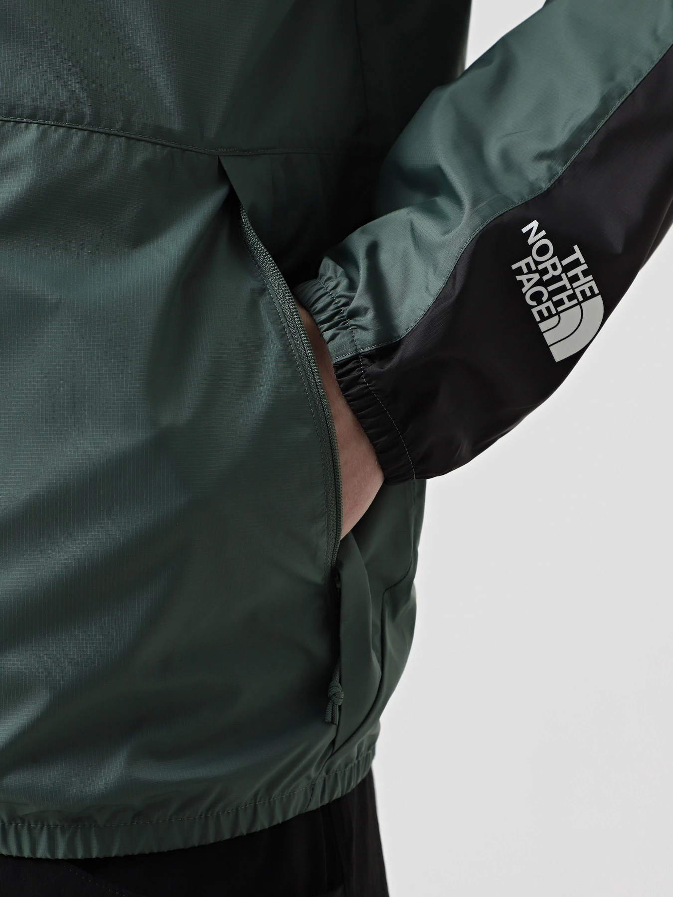 Куртки и дубленки The North Face Seasonal Mountain модель NF0A5IG3HCH1 Куртки и дубленки The North Face Seasonal Mountain модель NF0A5IG3HCH1 Фото