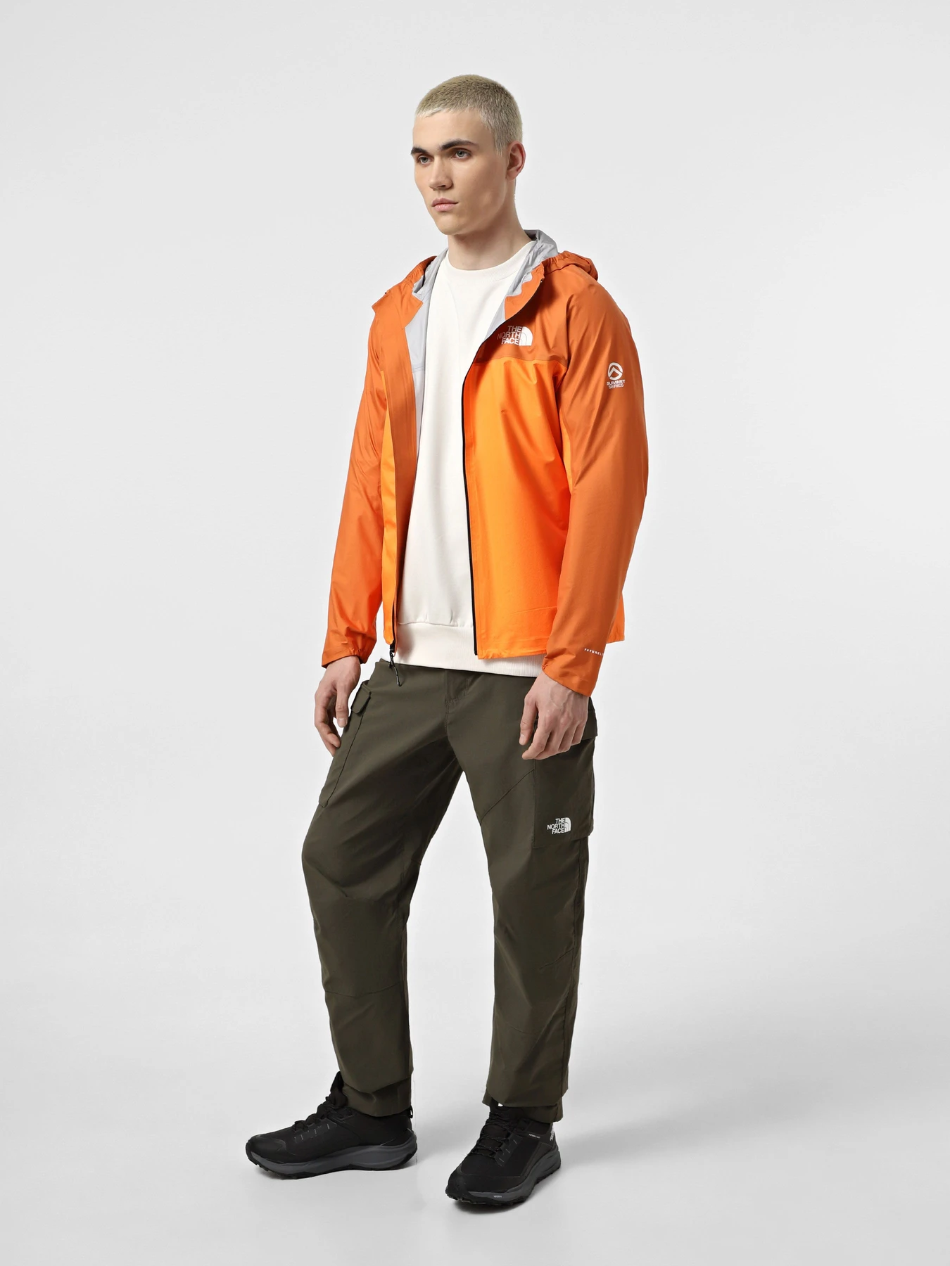 Куртки та дублянки The North Face Summit Series Superior Futurelight модель NF0A86WG58B1 Фото