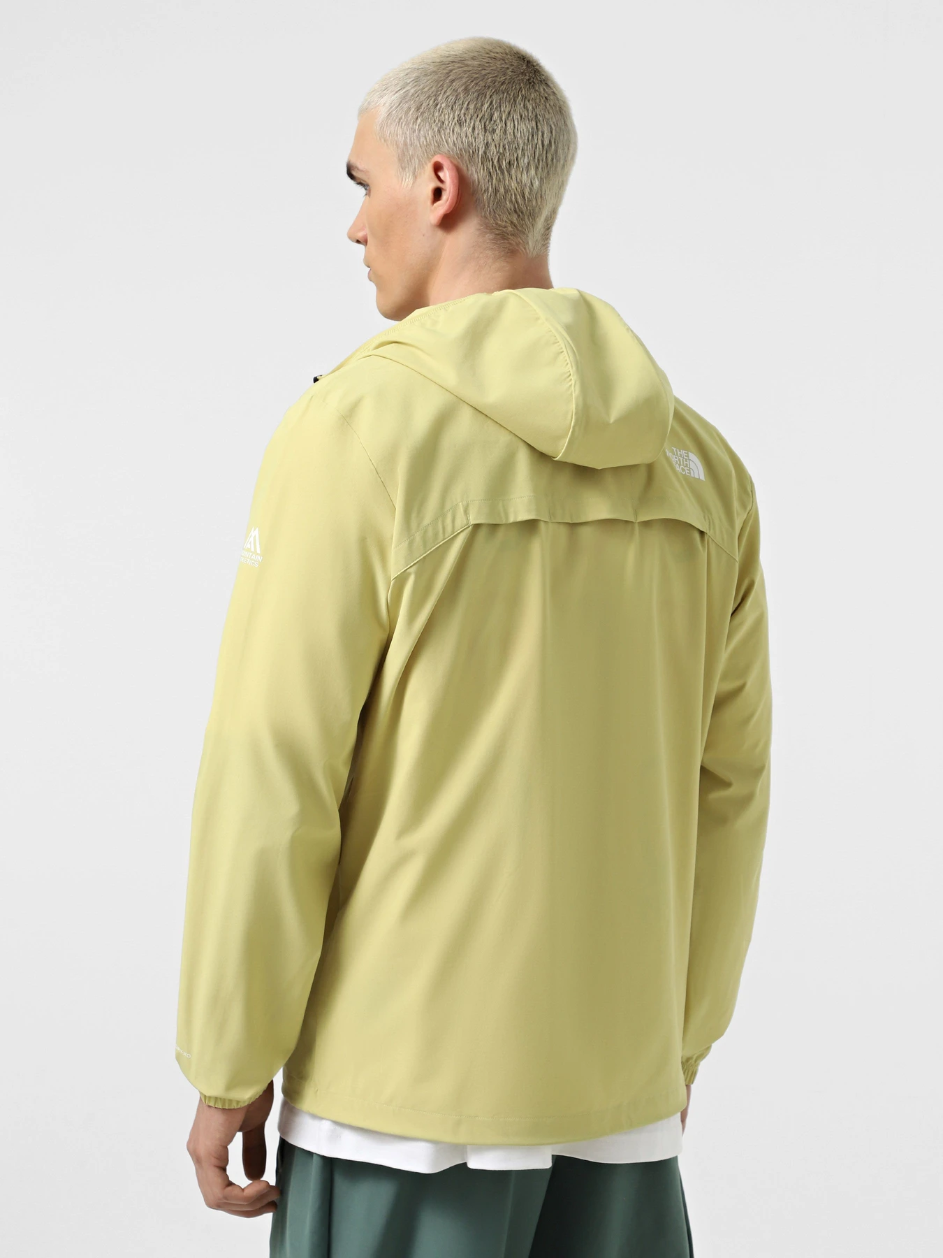 Куртки и дубленки The North Face Mountain Athletics Hooded Wind модель NF0A8BP10UO1 Куртки и дубленки The North Face Mountain Athletics Hooded Wind модель NF0A8BP10UO1 Фото