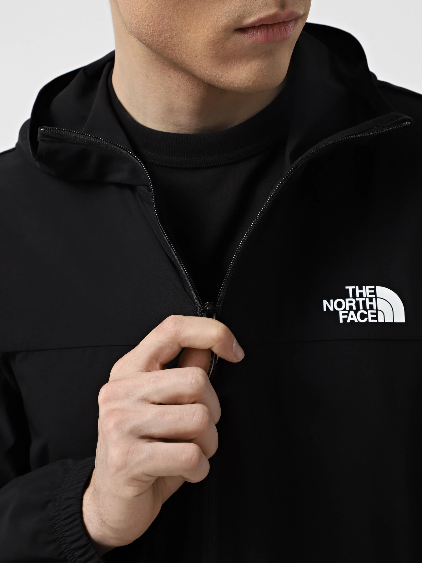 Куртки та дублянки The North Face Mountain Athletics Hooded Wind модель NF0A8BP1JK31 Куртки та дублянки The North Face Mountain Athletics Hooded Wind модель NF0A8BP1JK31 Фото