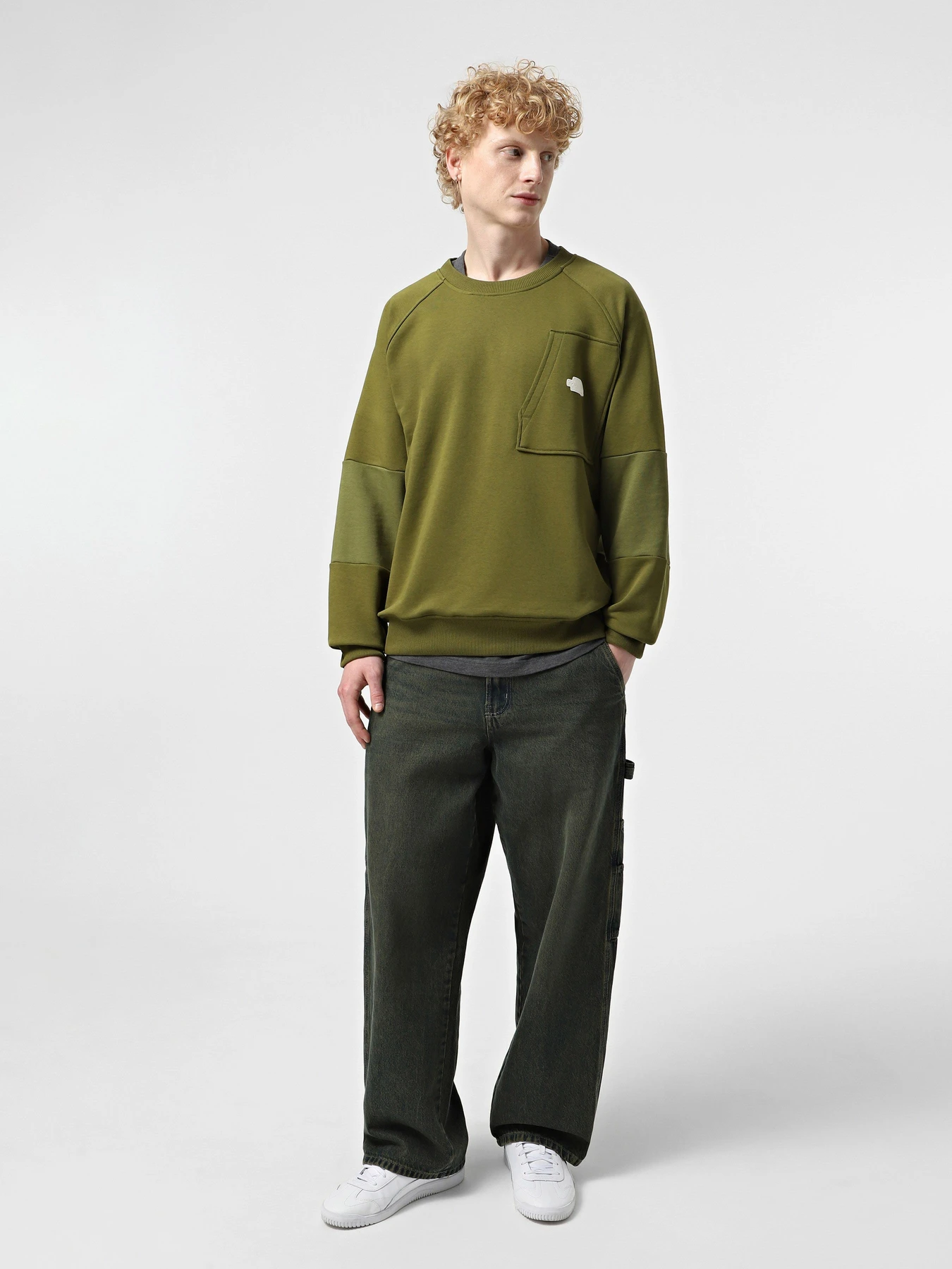 Худи и свитшоты The North Face Terry Relaxed Crew модель NF0A8C2APIB1 Худи и свитшоты The North Face Terry Relaxed Crew модель NF0A8C2APIB1 Фото