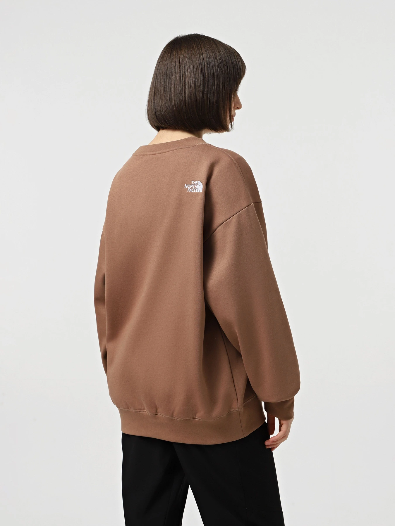Худи и свитшоты The North Face Essential Oversize Crew модель NF0A89EP6IH1 Фото