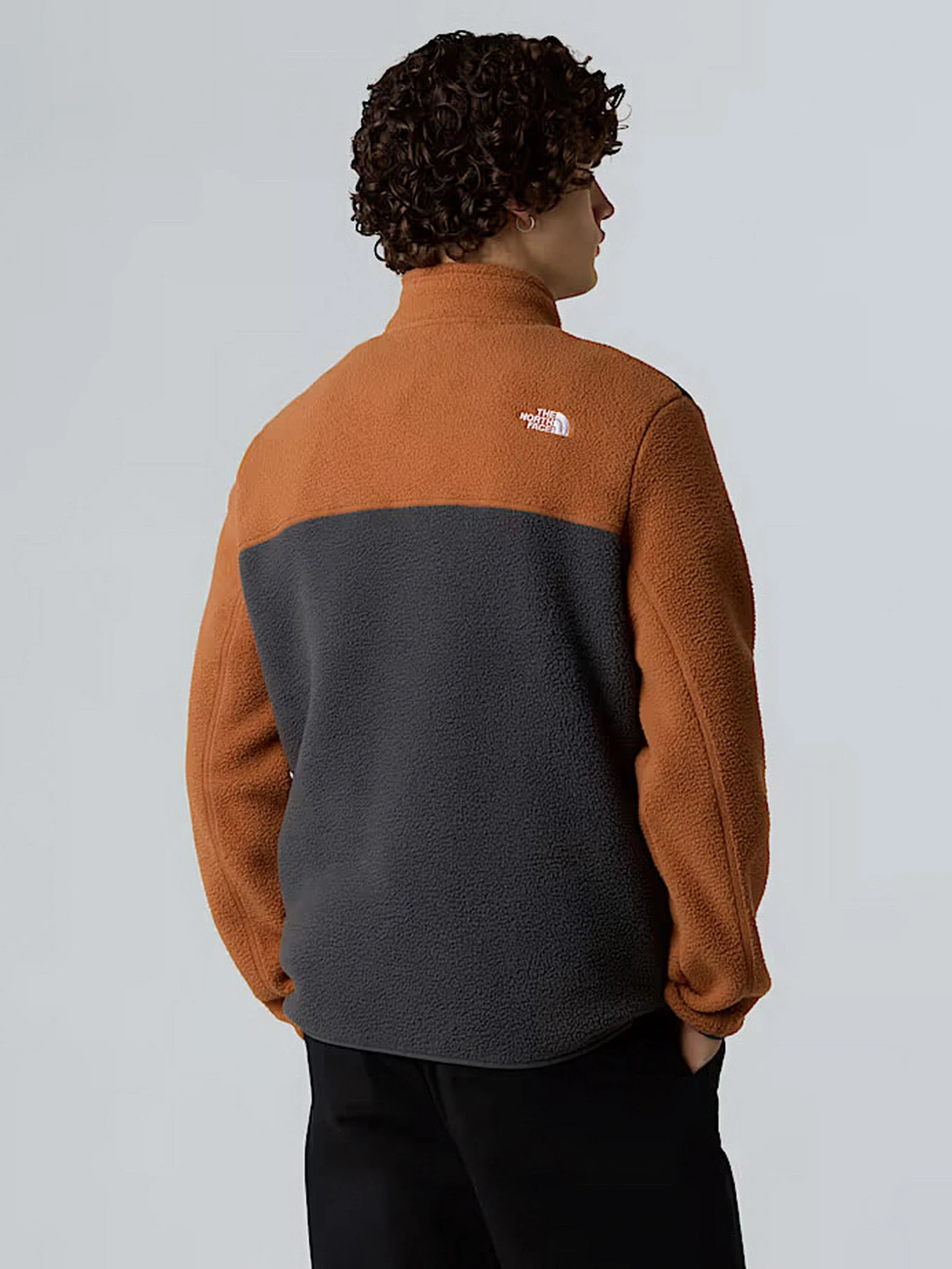 Худі та світшоти The North Face Yumiori модель NF0A883SEOF1 Худі та світшоти The North Face Yumiori модель NF0A883SEOF1 Фото