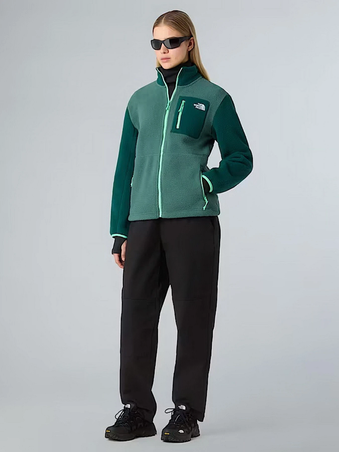 Худи и свитшоты The North Face Yumiori модель NF0A8E88E291 Худи и свитшоты The North Face Yumiori модель NF0A8E88E291 Фото