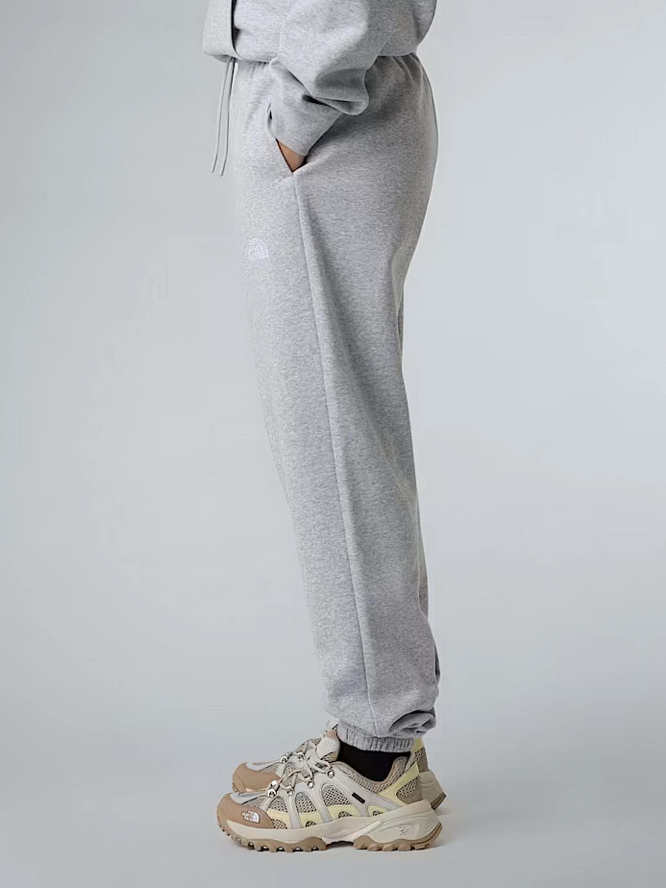 Брюки The North Face Essential модель NF0A8C1GDYX1 Брюки The North Face Essential модель NF0A8C1GDYX1 Фото