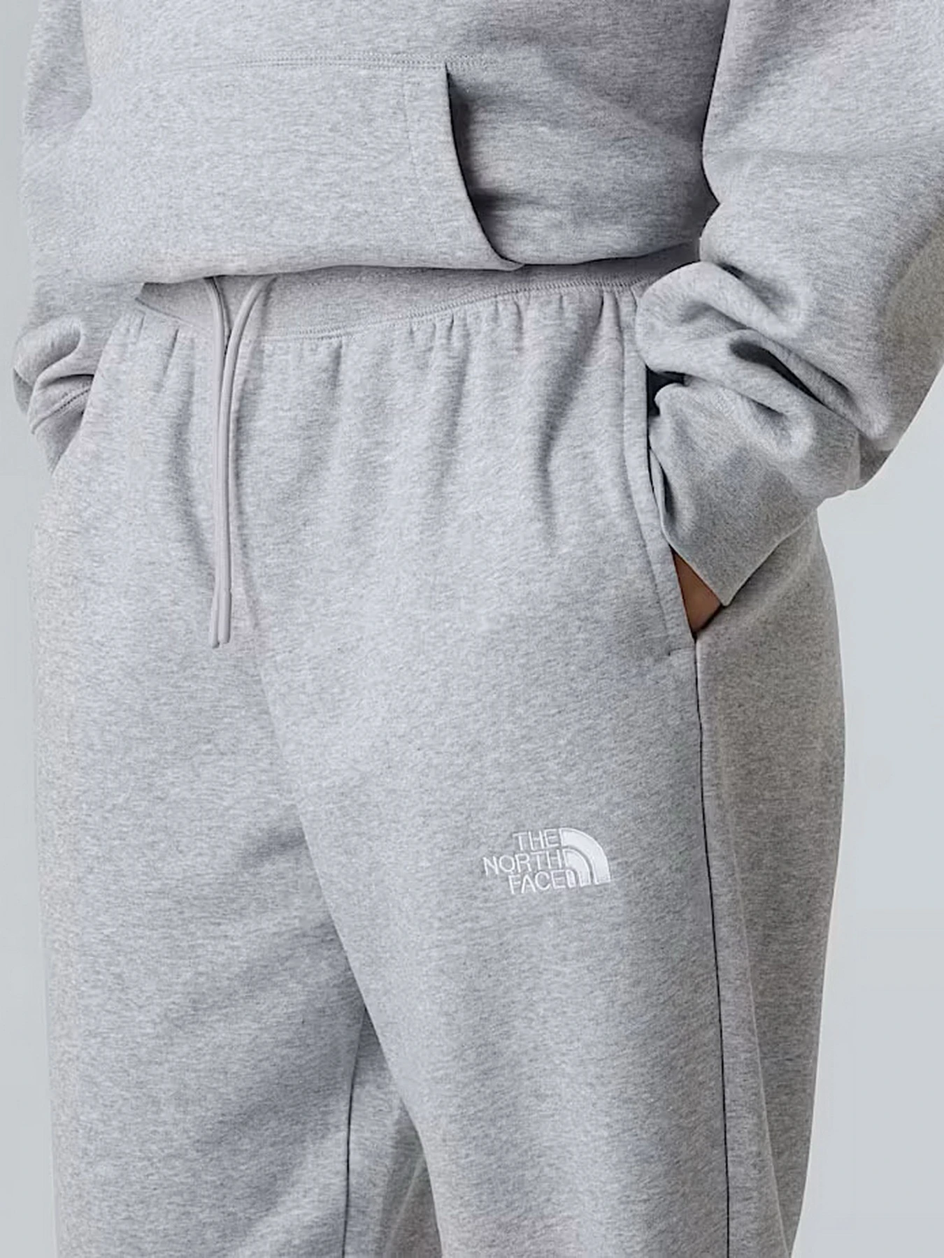 Брюки The North Face Essential модель NF0A8C1GDYX1 Брюки The North Face Essential модель NF0A8C1GDYX1 Фото