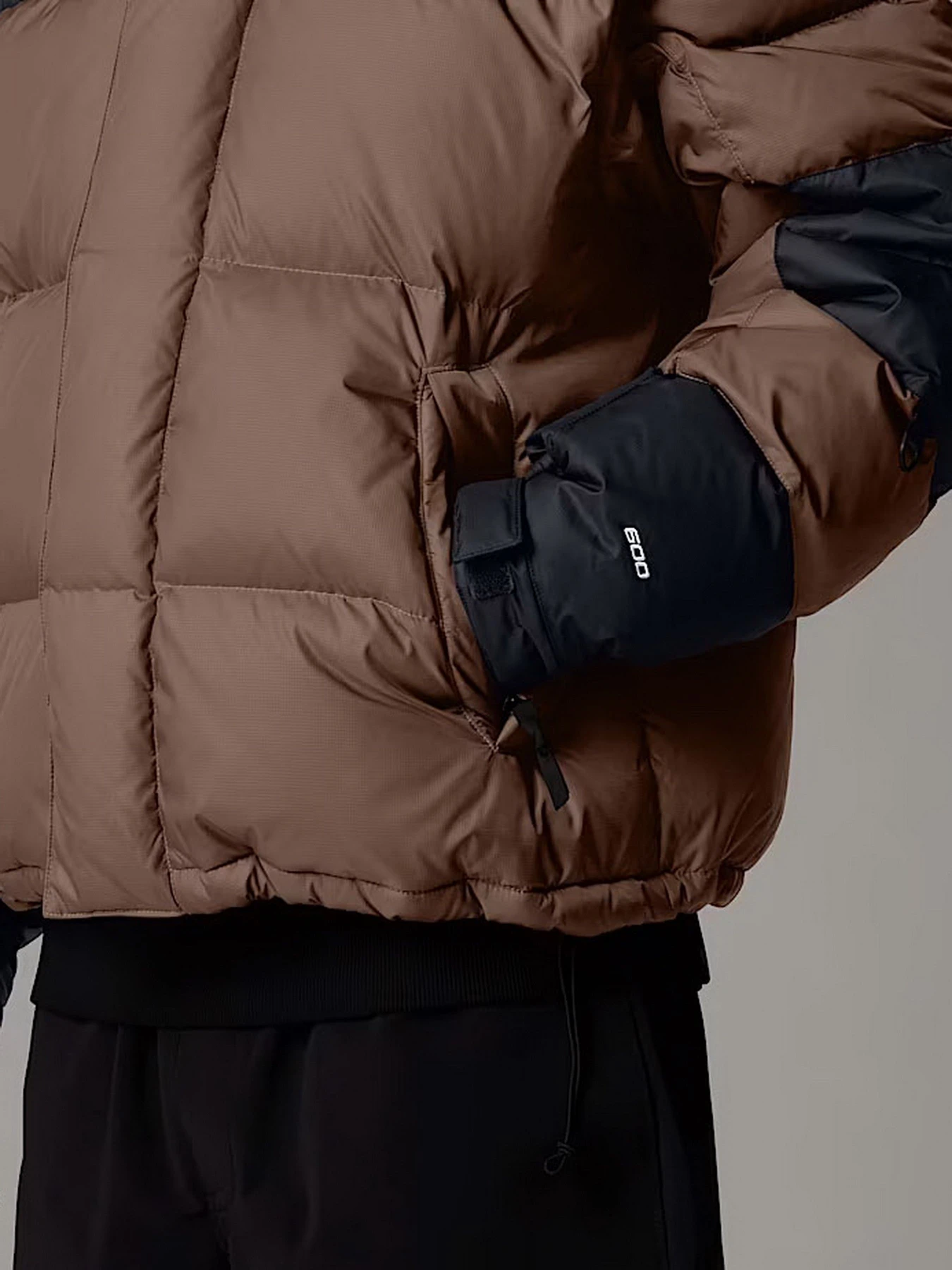 Куртки и дубленки The North Face модель NF0A832GDHL1 Куртки и дубленки The North Face модель NF0A832GDHL1 Фото