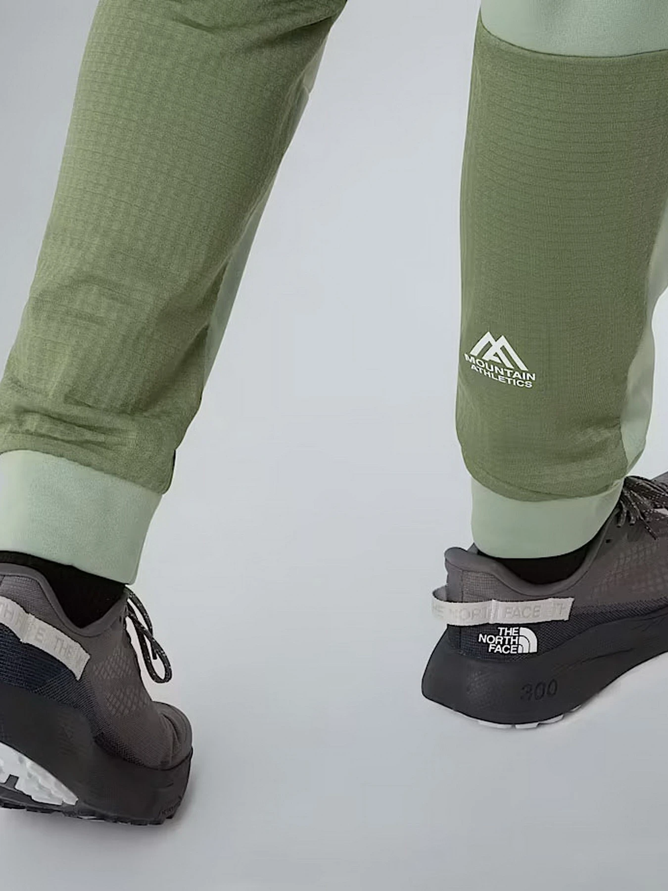 Штани The North Face Mountain Athletics модель NF0A893SD5M1 Штани The North Face Mountain Athletics модель NF0A893SD5M1 Фото