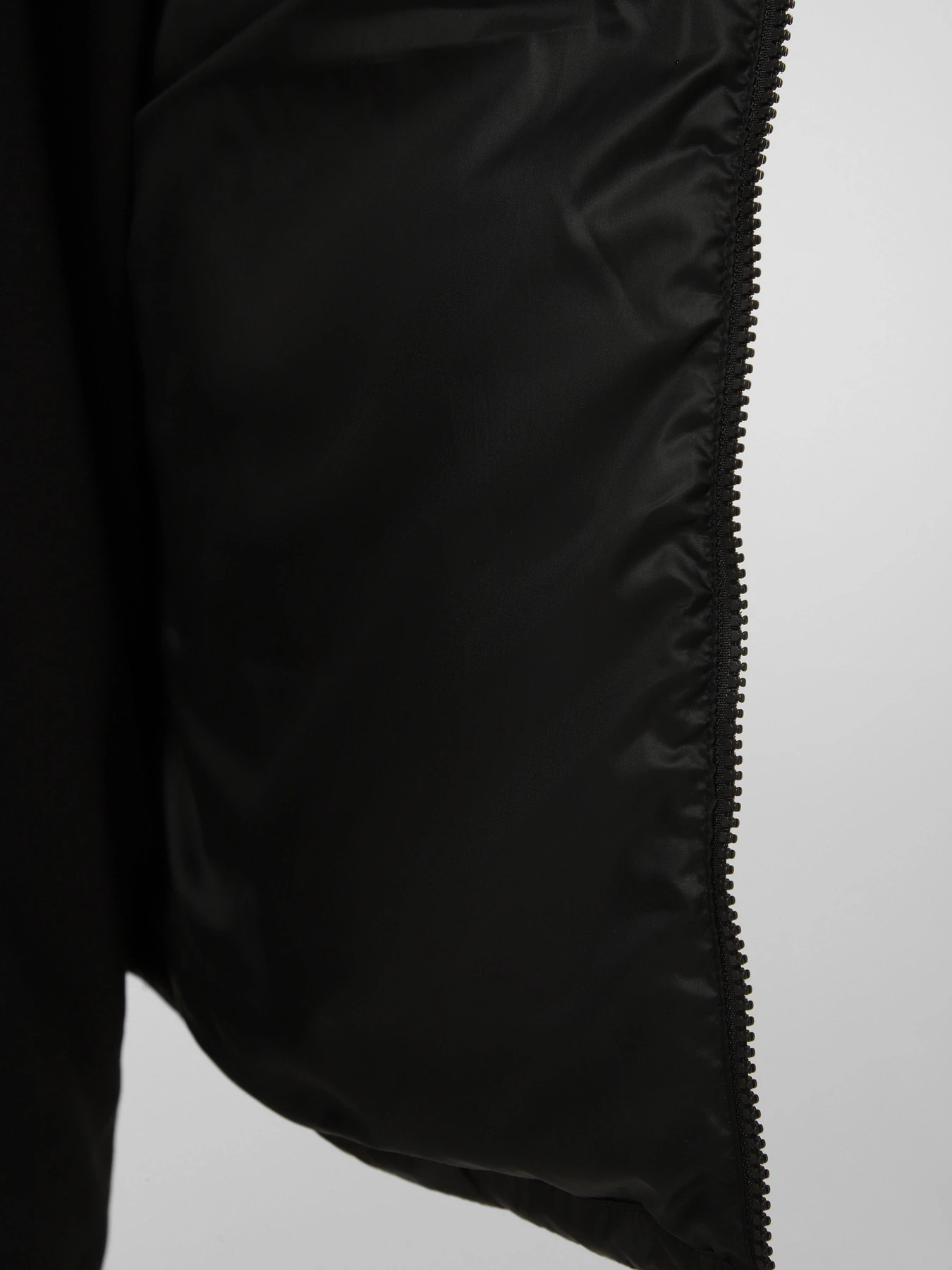 Куртки та дублянки The North Face M HUILA SYNTH VEST модель NF0A8DW4JK31 Куртки та дублянки The North Face M HUILA SYNTH VEST модель NF0A8DW4JK31 Фото