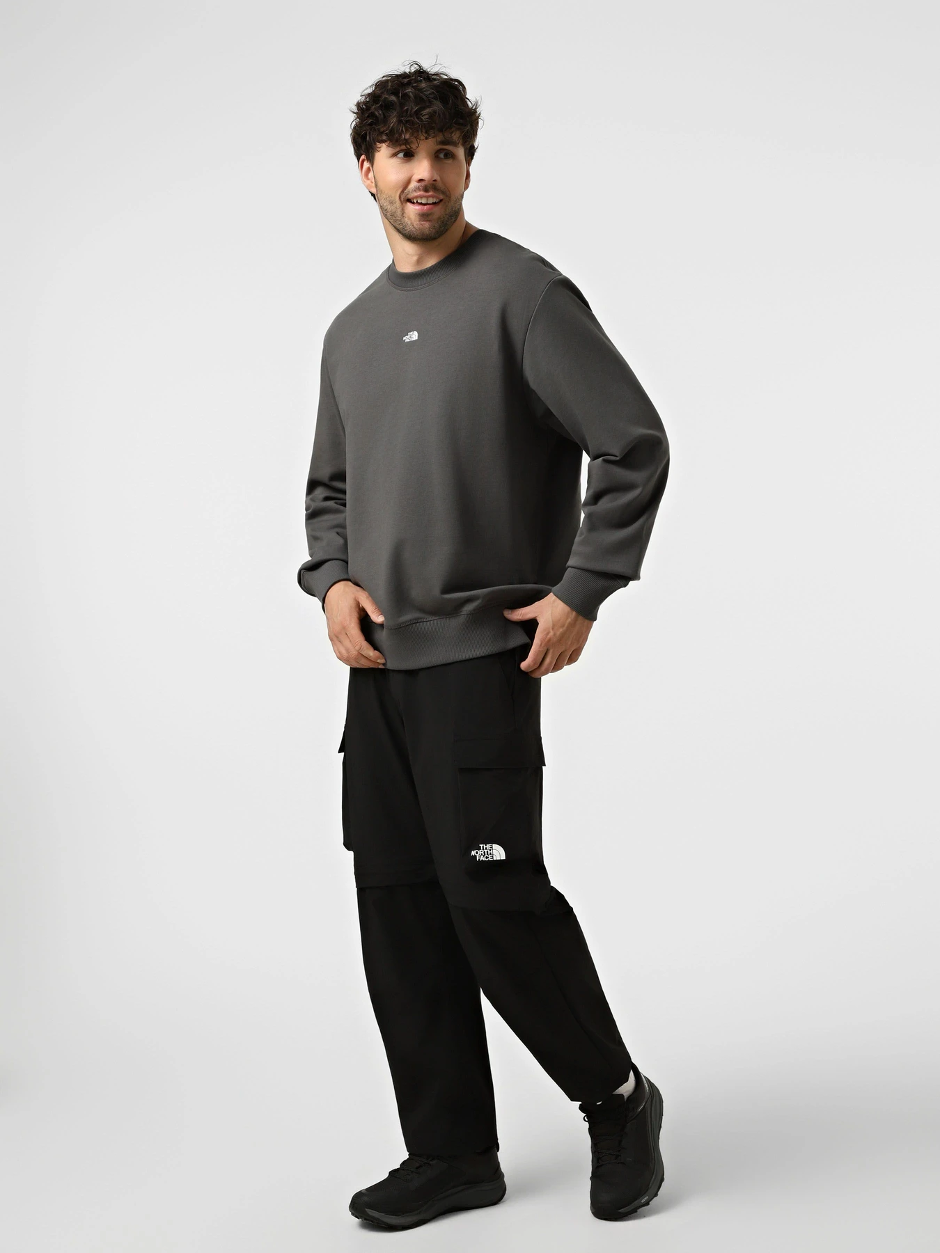 Худи и свитшоты The North Face U ESSENTIAL LIGHT RELAXED CREW модель NF0A8GQCRHI1 Фото
