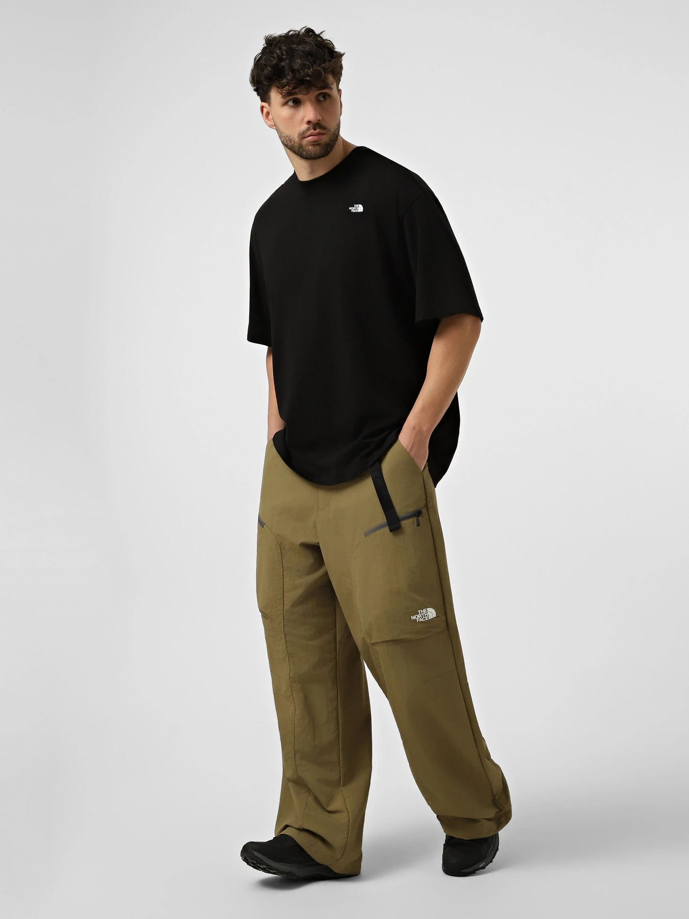Футболки і поло The North Face M TNF ESSENTIAL SIMPLE DOME OS модель NF0A8EVWJK31 Футболки і поло The North Face M TNF ESSENTIAL SIMPLE DOME OS модель NF0A8EVWJK31 Фото