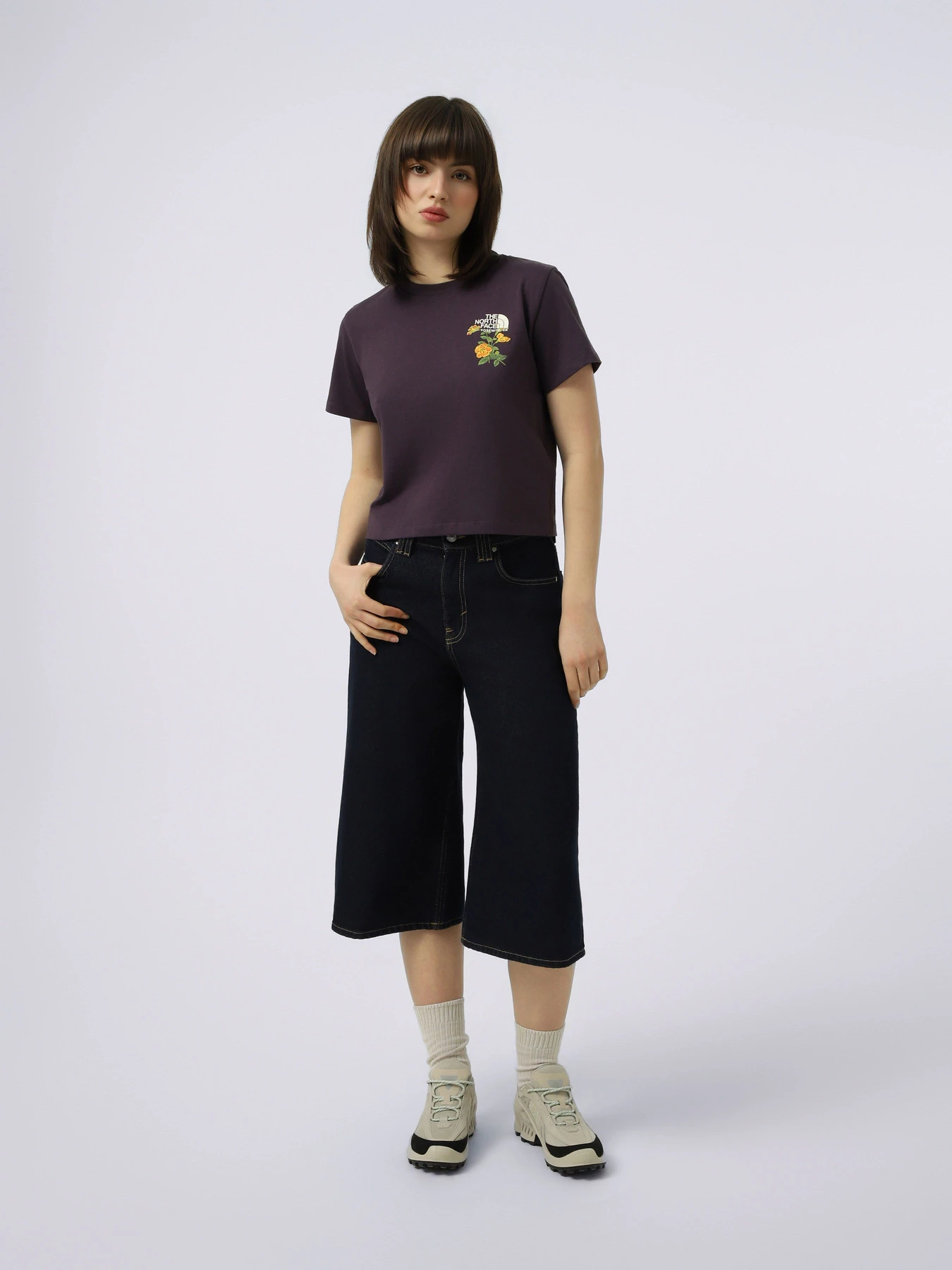 Футболки і поло The North Face W FLORA EMBRO REGULAR SHORT SL модель NF0A8G9QG5O1 Фото