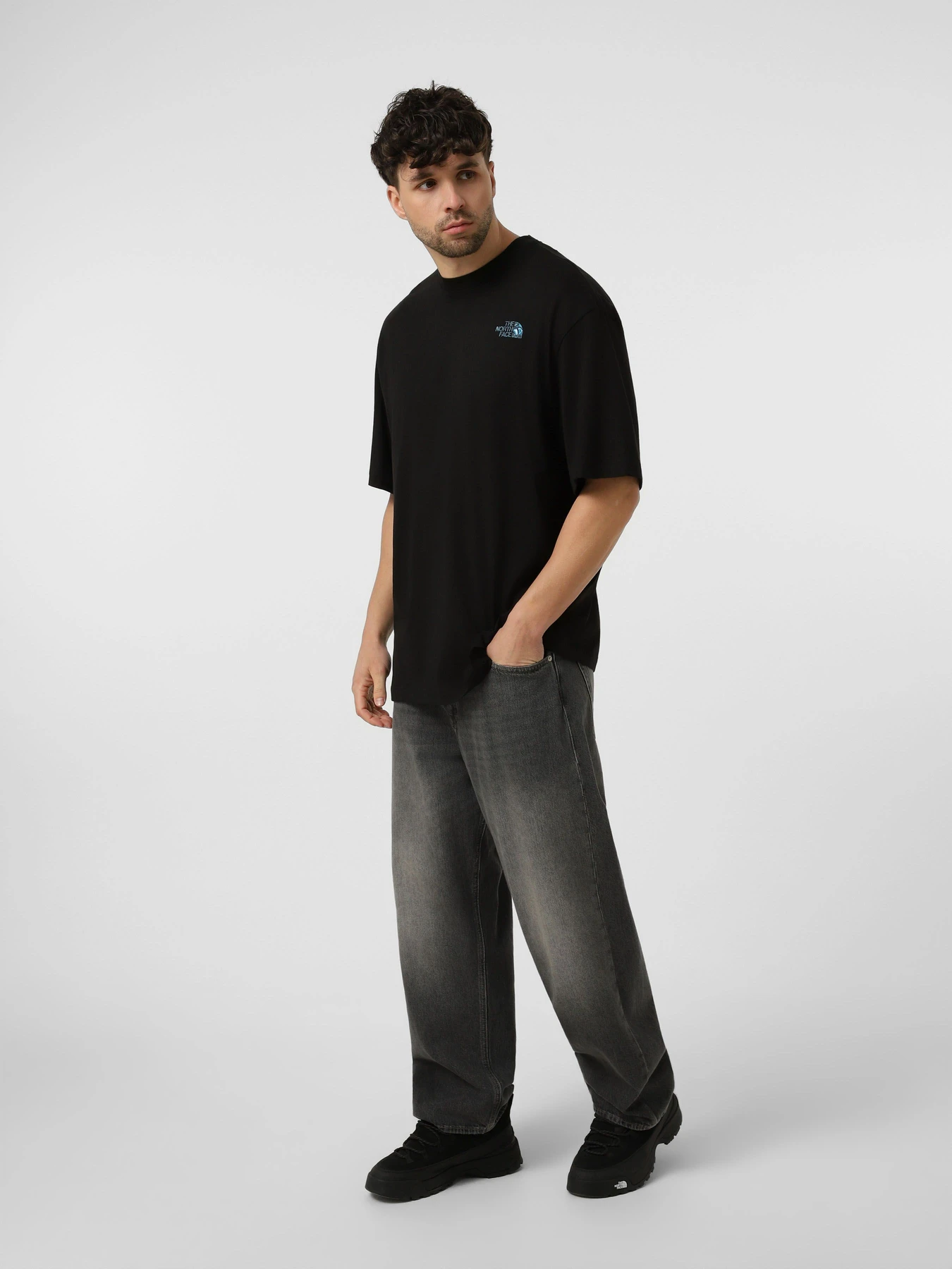 Футболки і поло The North Face M LIQUID BOX NSE OVERSIZE SHOR модель NF0A8G9WJK31 Футболки і поло The North Face M LIQUID BOX NSE OVERSIZE SHOR модель NF0A8G9WJK31 Фото