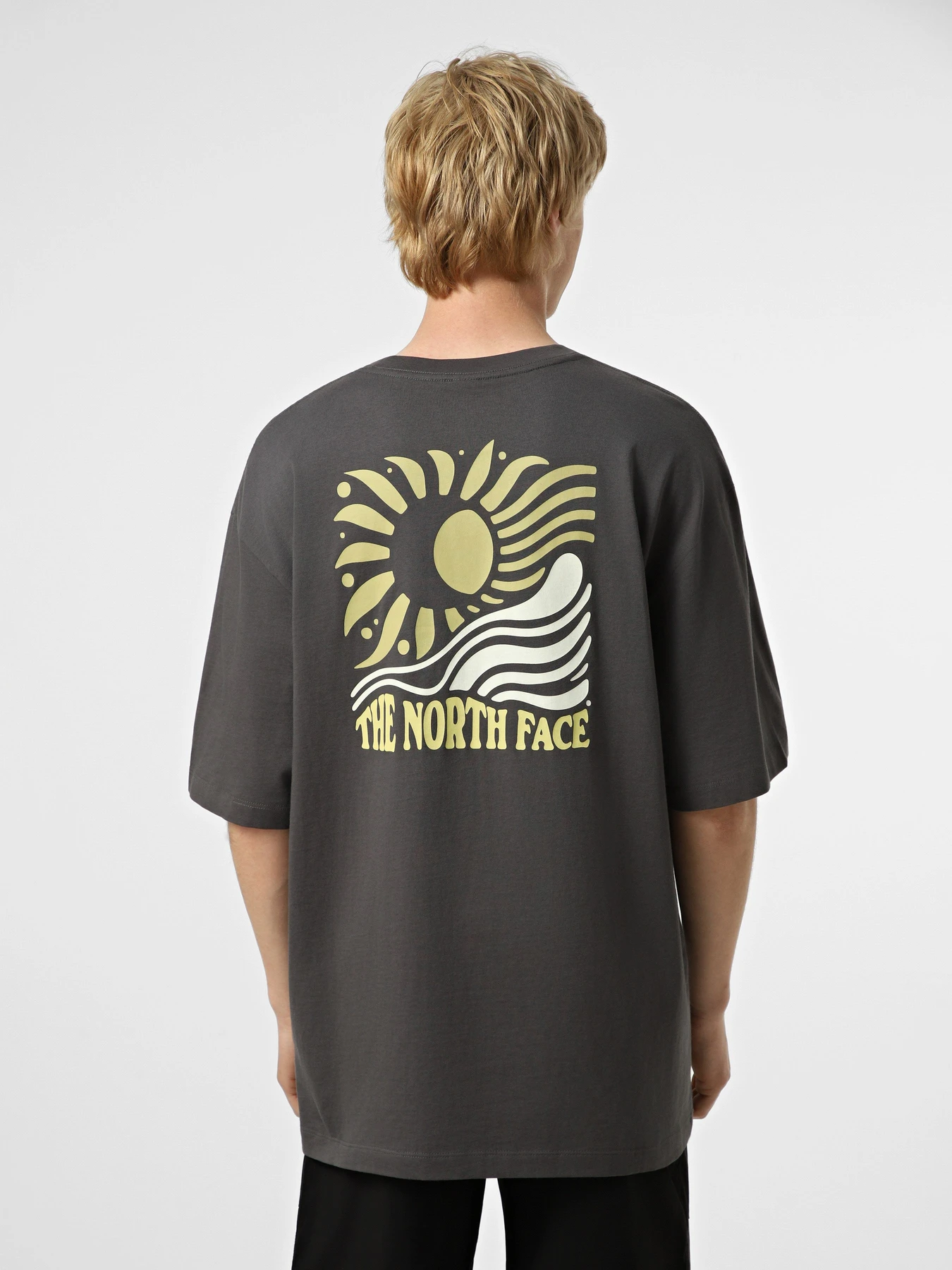 Футболки і поло The North Face M SUN OVERSIZE SHORT SLEEVE TE модель NF0A8GA0RHI1 Фото