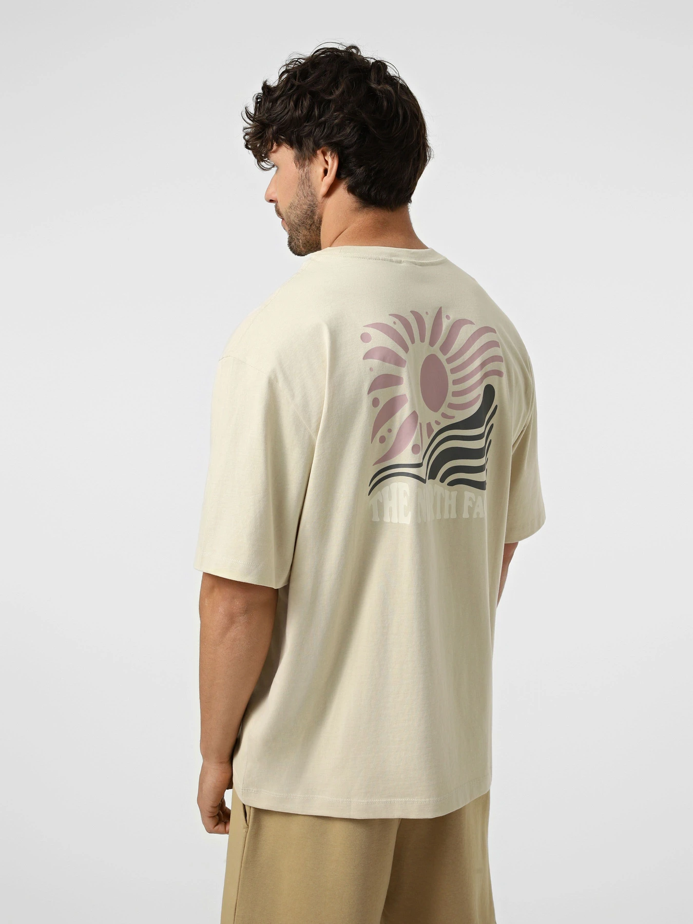Футболки і поло The North Face M SUN OVERSIZE SHORT SLEEVE TE модель NF0A8GA0DOM1 Фото