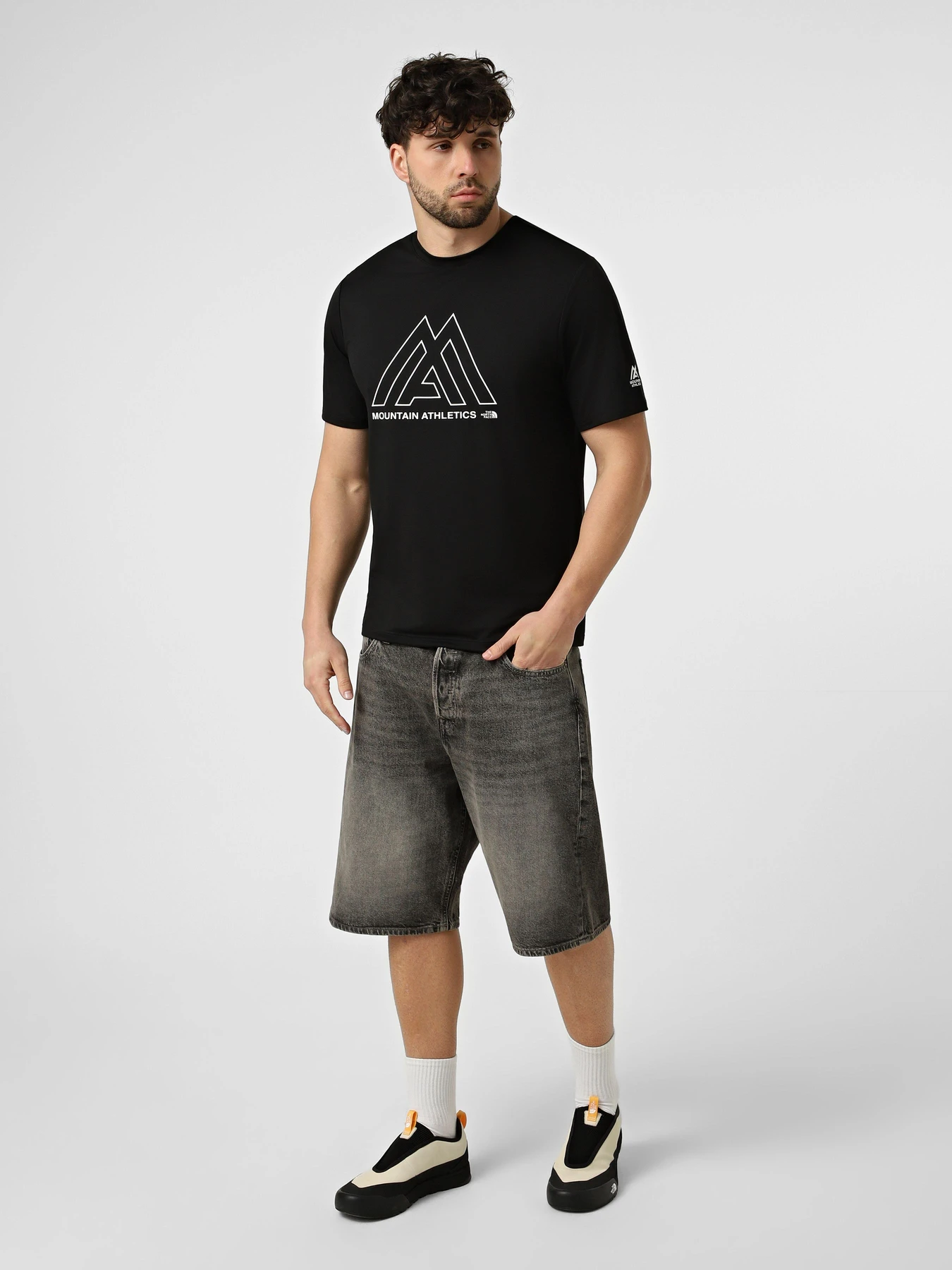 Футболки і поло The North Face M MA 24/7 SHORT SLEEVES TEE модель NF0A893ZJK31 Футболки і поло The North Face M MA 24/7 SHORT SLEEVES TEE модель NF0A893ZJK31 Фото
