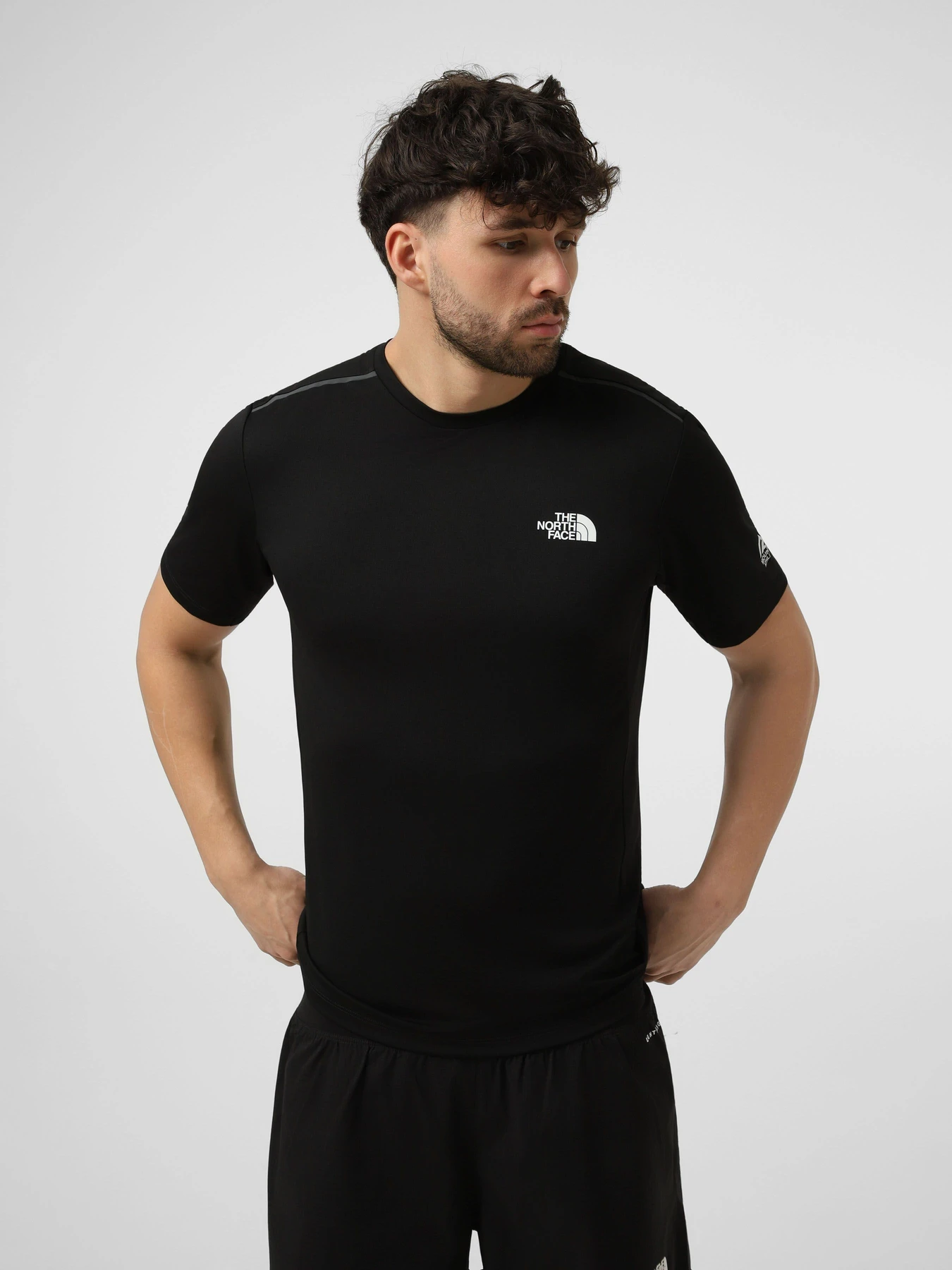Футболки і поло The North Face M MOUNTAIN ATHLETICS TAPE SHOR модель NF0A8DY9JK31 Футболки і поло The North Face M MOUNTAIN ATHLETICS TAPE SHOR модель NF0A8DY9JK31 Фото