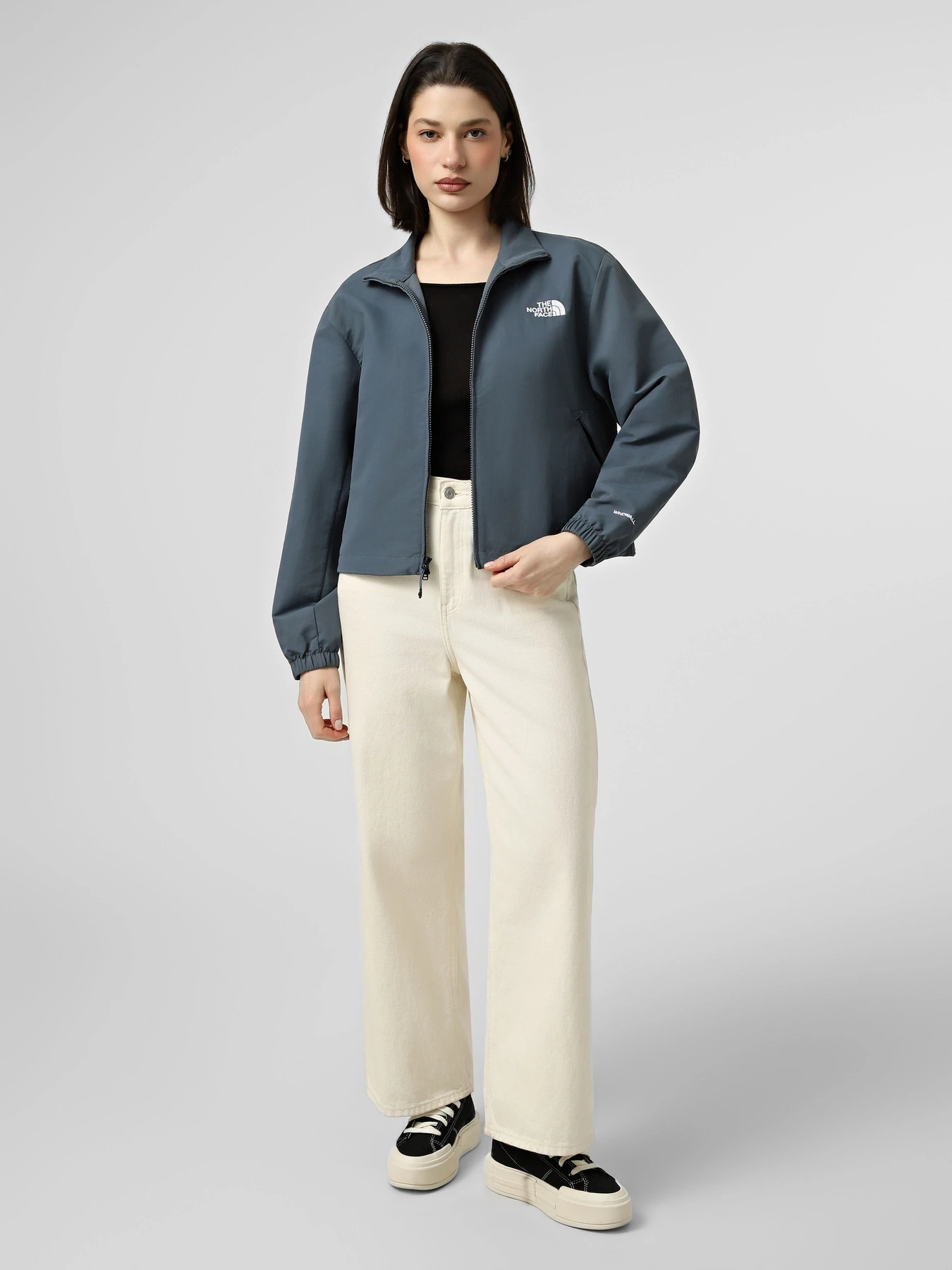 Куртки та дублянки The North Face W TNF EASY WIND JACKET модель NF0A8EUX0U31 Фото