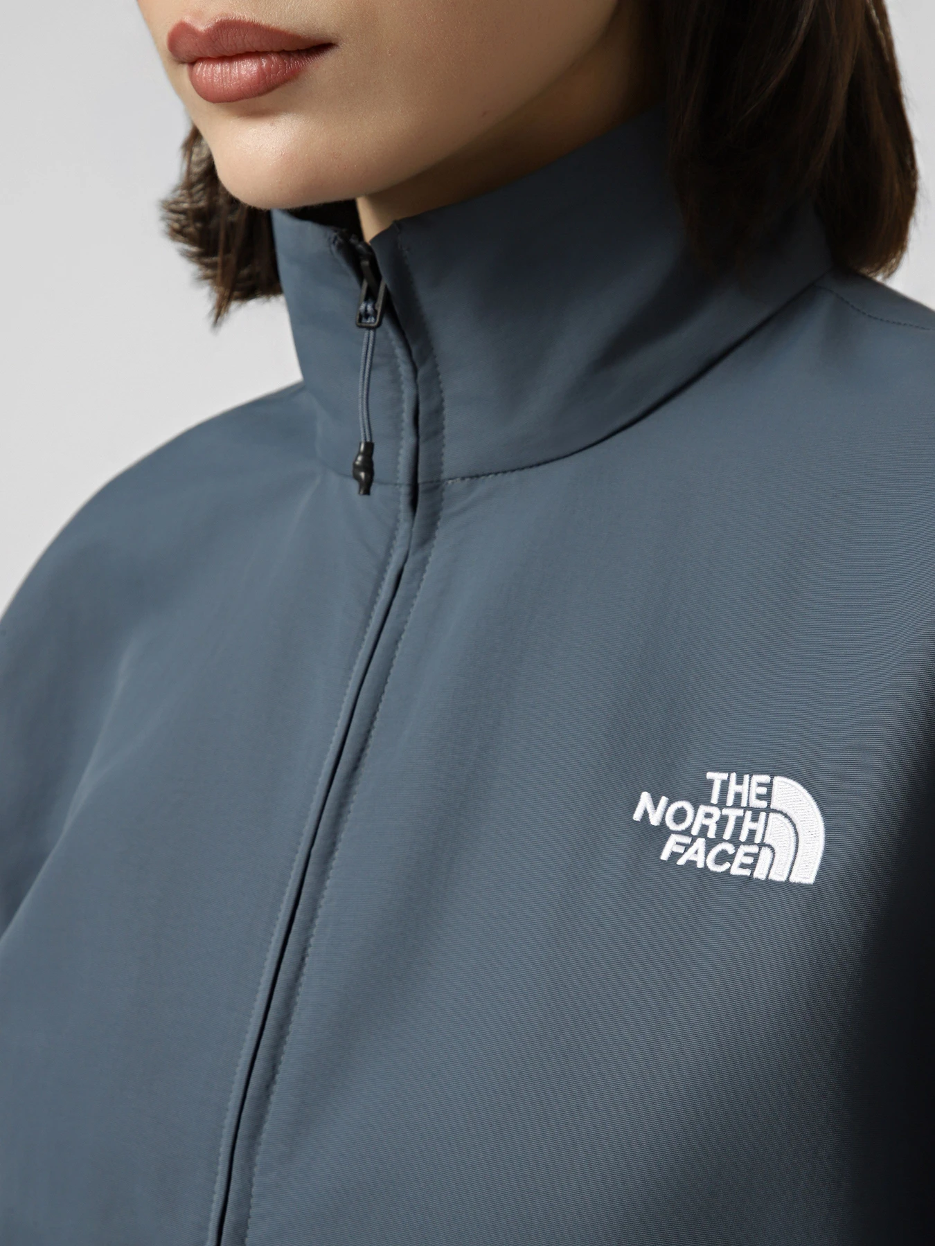 Куртки та дублянки The North Face W TNF EASY WIND JACKET модель NF0A8EUX0U31 Фото