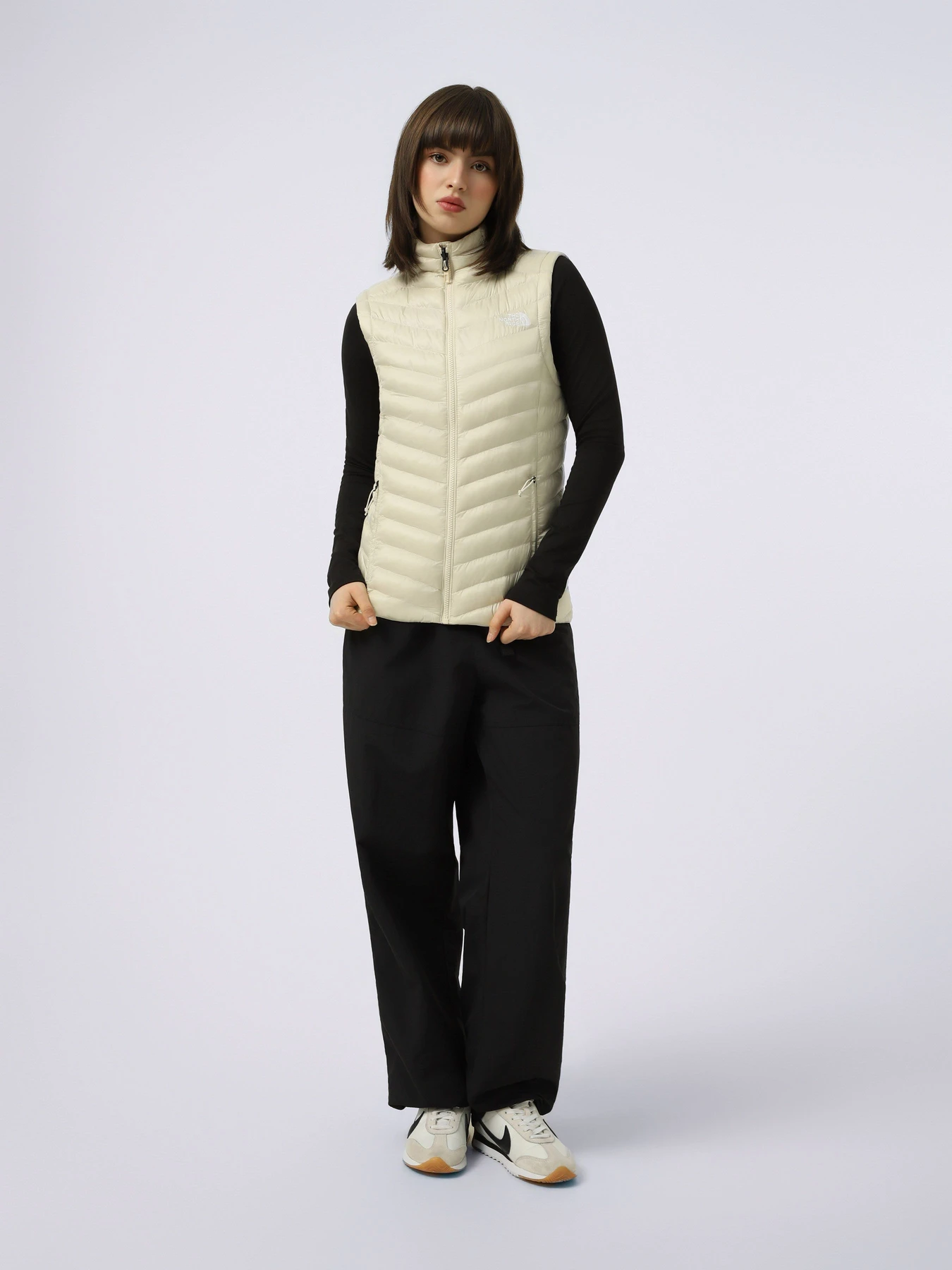 Куртки та дублянки The North Face W HUILA SYNTH VEST модель NF0A8DW5DOM1 Куртки та дублянки The North Face W HUILA SYNTH VEST модель NF0A8DW5DOM1 Фото