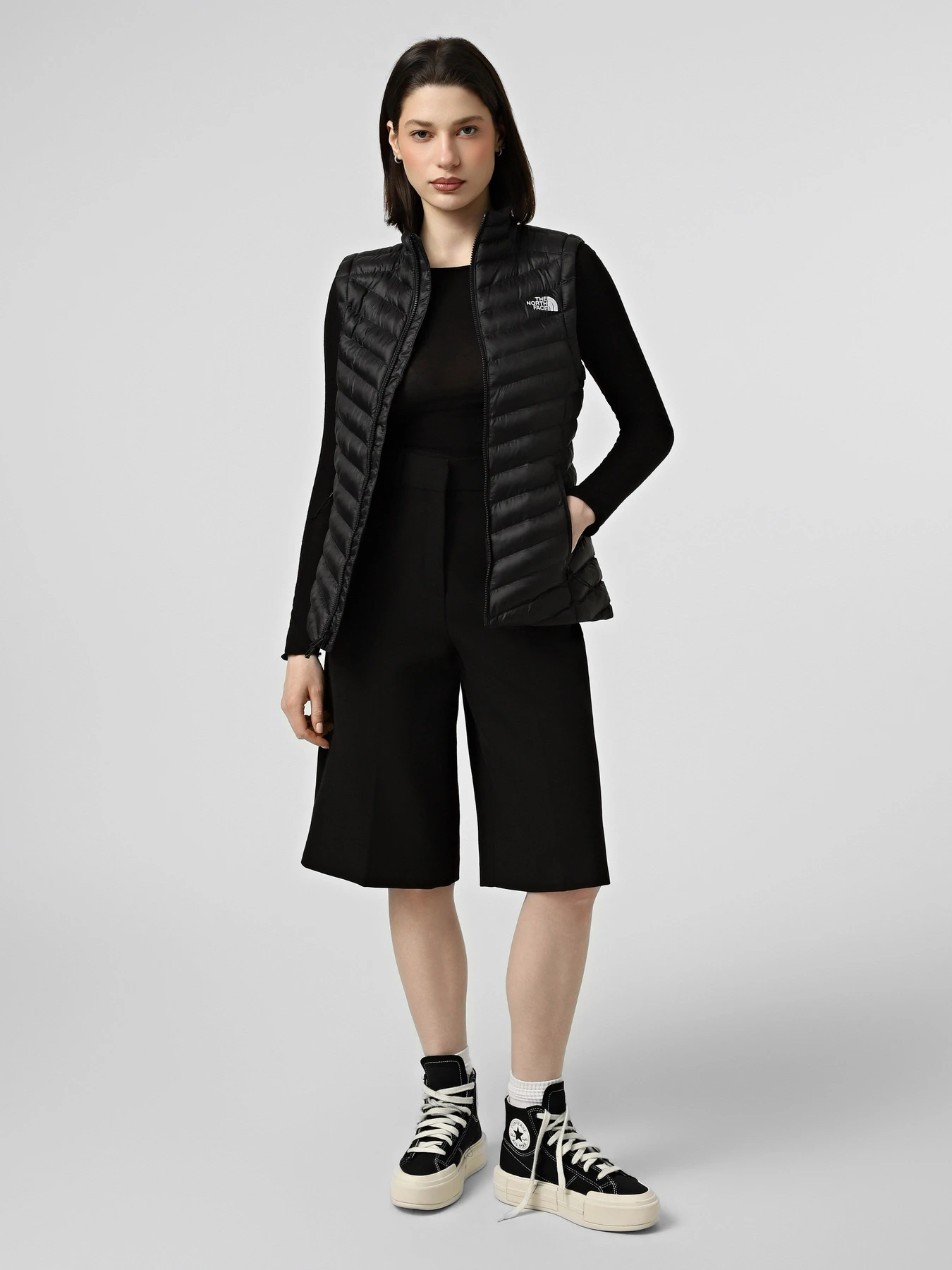 Куртки та дублянки The North Face W HUILA SYNTH VEST модель NF0A8DW5JK31 Куртки та дублянки The North Face W HUILA SYNTH VEST модель NF0A8DW5JK31 Фото