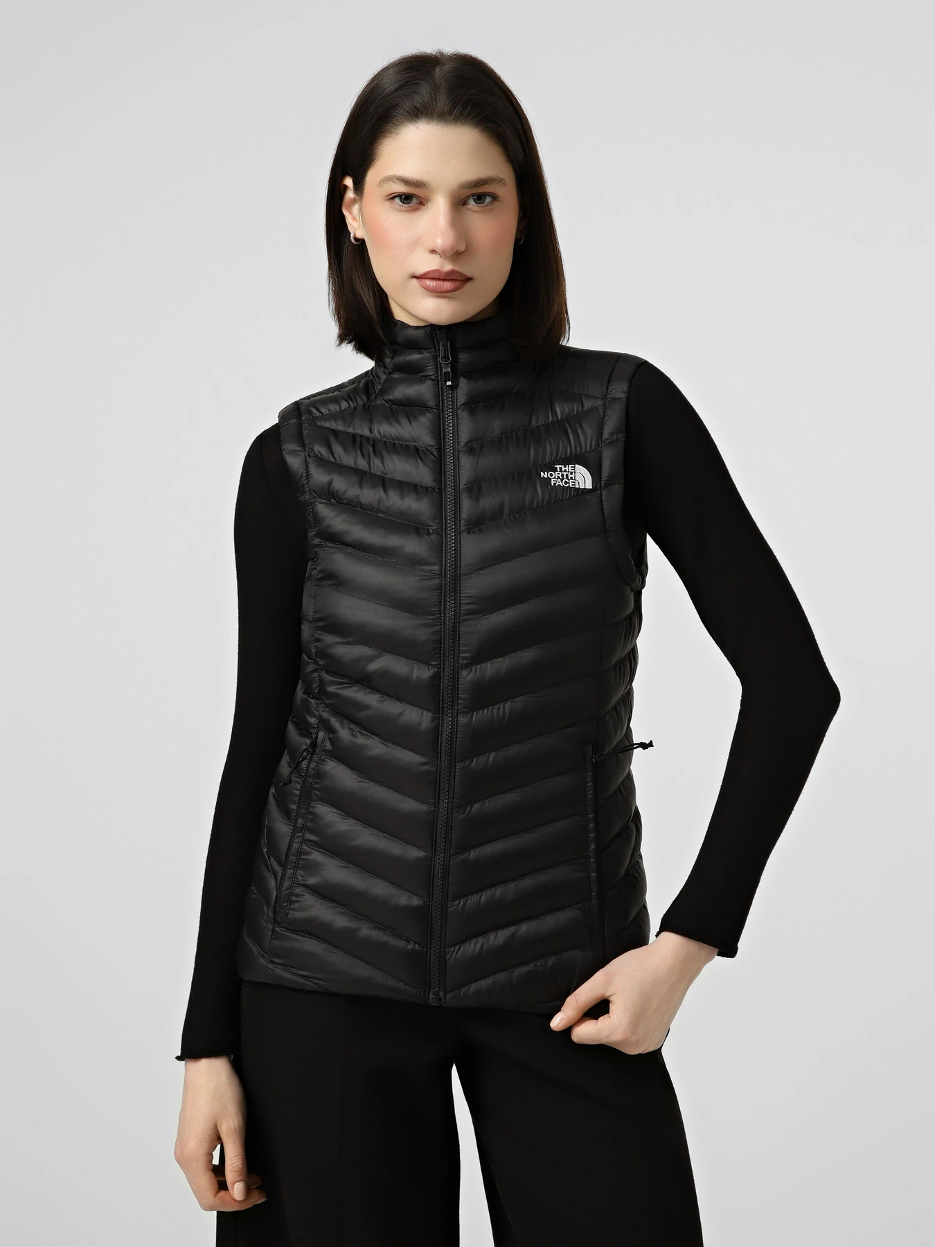 Куртки та дублянки The North Face W HUILA SYNTH VEST модель NF0A8DW5JK31 Куртки та дублянки The North Face W HUILA SYNTH VEST модель NF0A8DW5JK31 Фото