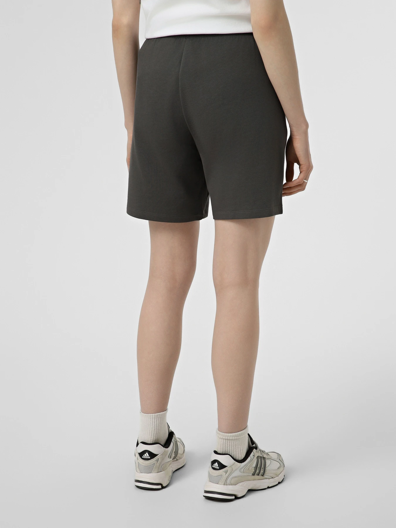 Шорты The North Face W ESSENTIAL LIGHT RELAXED SHOR модель NF0A8GQYRHI1 Шорты The North Face W ESSENTIAL LIGHT RELAXED SHOR модель NF0A8GQYRHI1 Фото