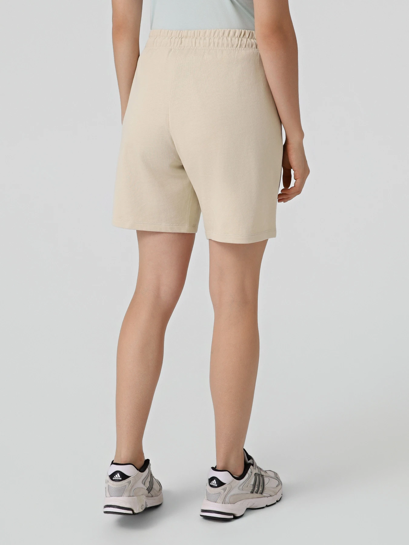 Шорти The North Face W ESSENTIAL LIGHT RELAXED SHOR модель NF0A8GQYDOM1 Фото