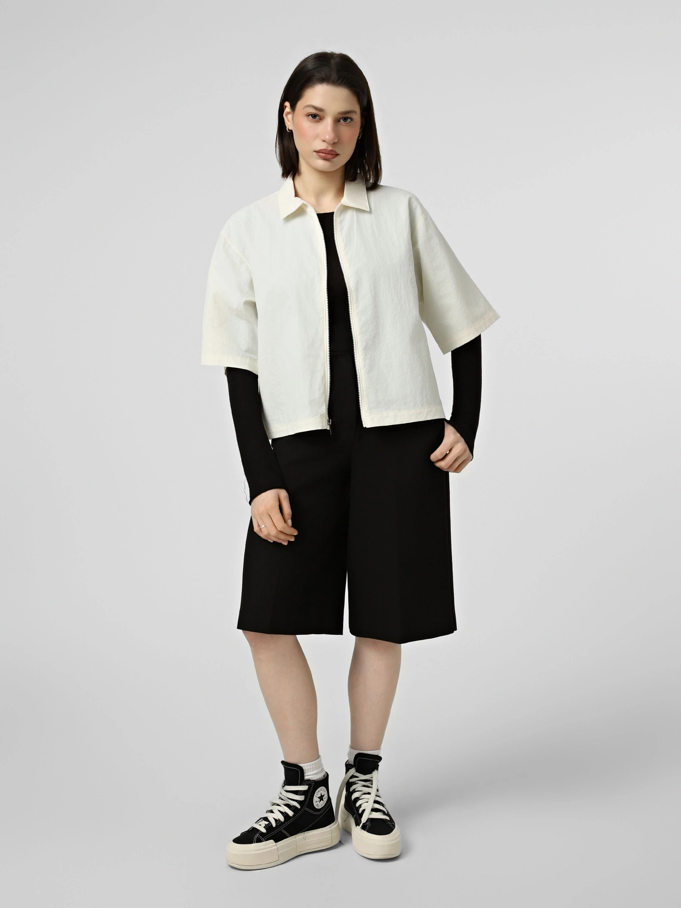 Сорочки The North Face W TNF RED BOX NYLON S/S SHIRT модель NF0A8FHBQLI1 Фото