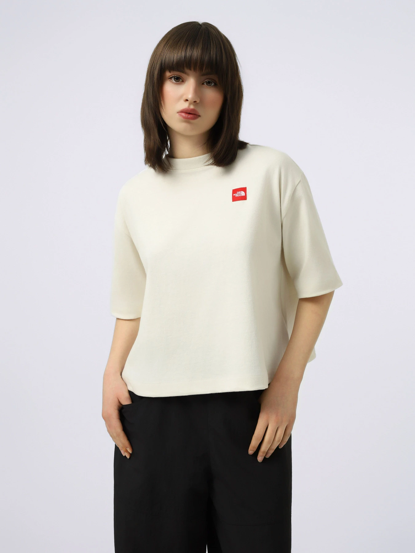 Футболки і поло The North Face W TNF RED BOX S/S BOXY TEE модель NF0A8EG6QLI1 Футболки і поло The North Face W TNF RED BOX S/S BOXY TEE модель NF0A8EG6QLI1 Фото
