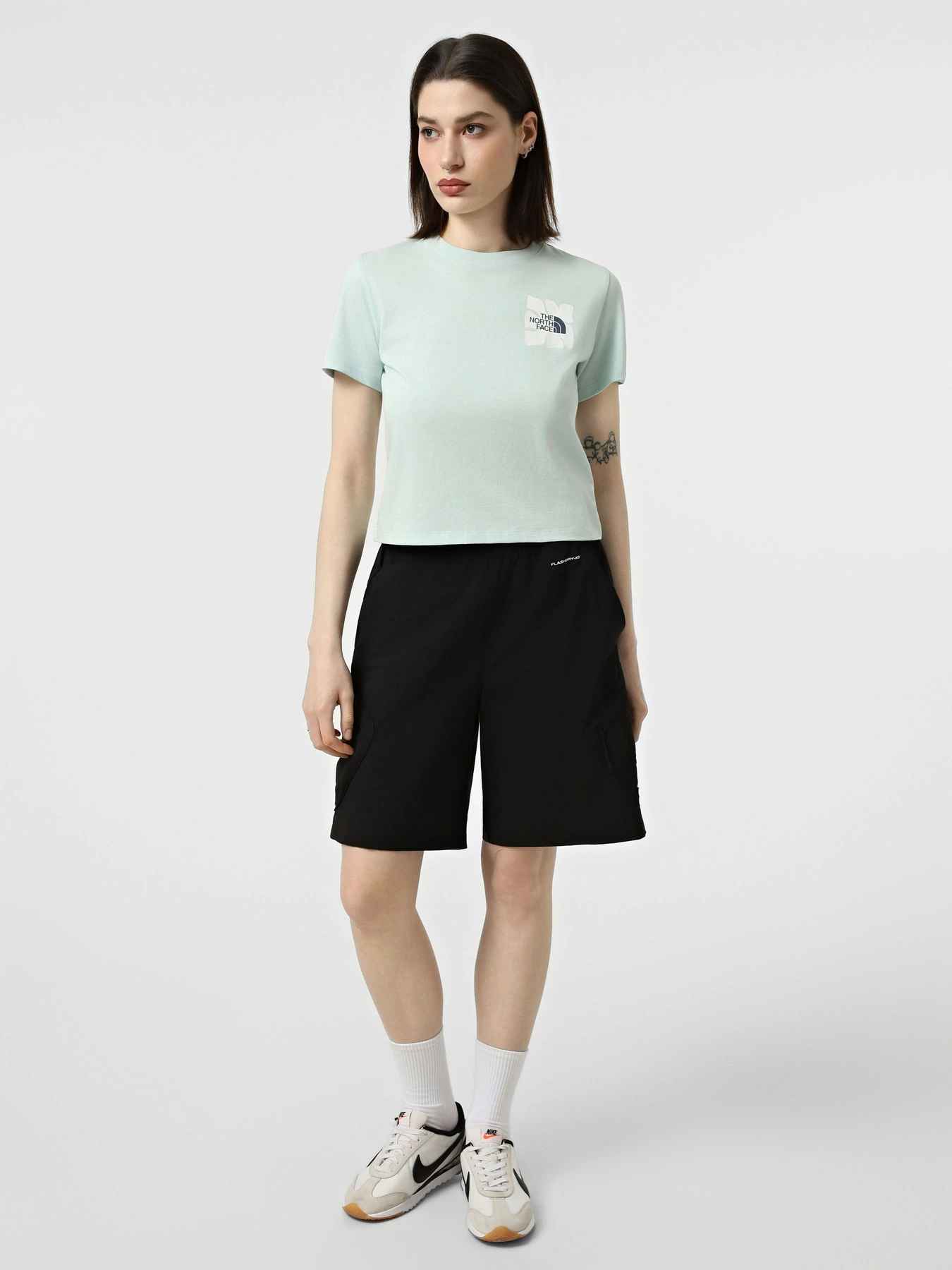 Футболки и поло The North Face W SUN REGULAR SHORT SLEEVE CUT модель NF0A8GQSG701 Футболки и поло The North Face W SUN REGULAR SHORT SLEEVE CUT модель NF0A8GQSG701 Фото