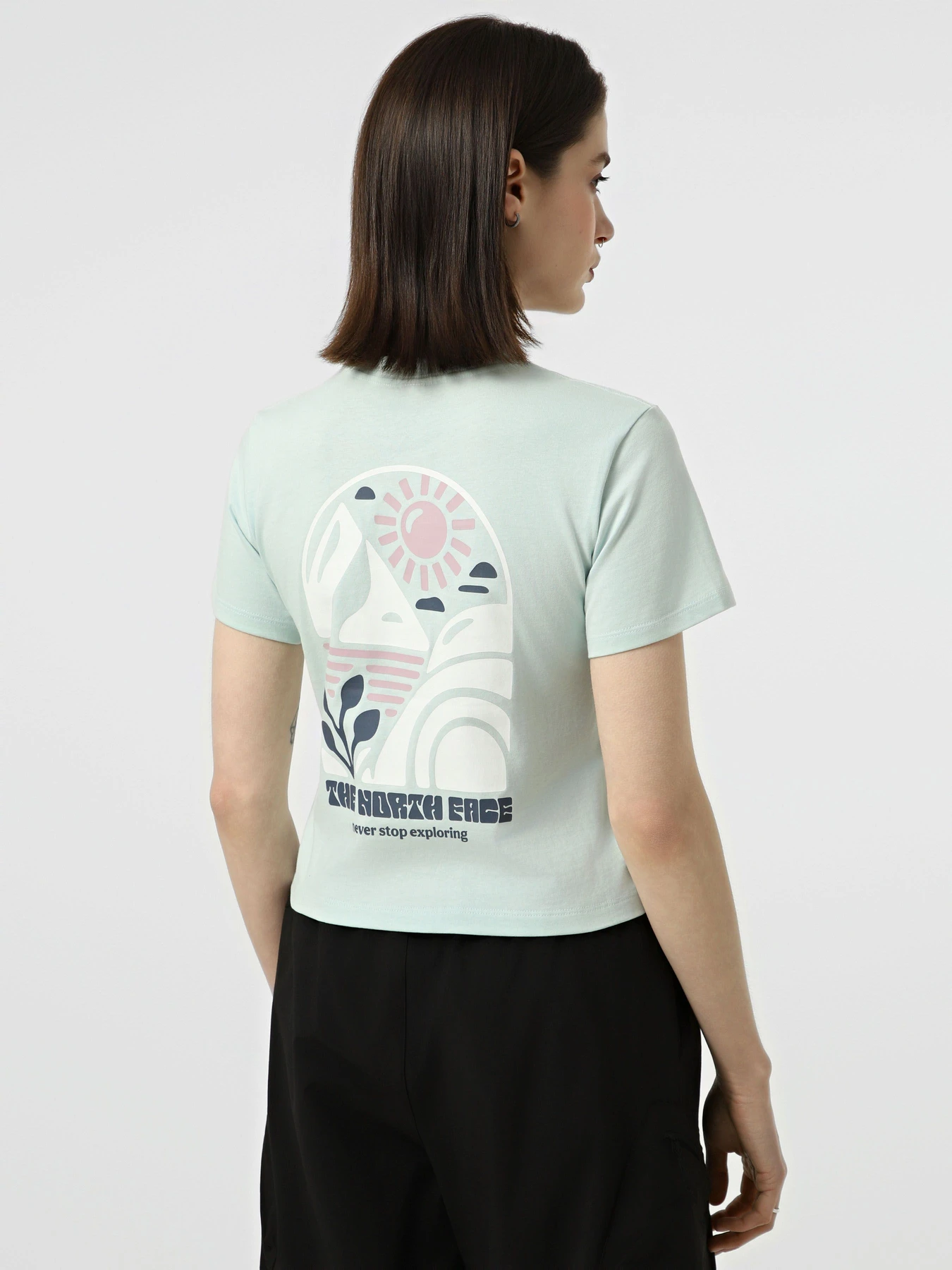 Футболки и поло The North Face W SUN REGULAR SHORT SLEEVE CUT модель NF0A8GQSG701 Футболки и поло The North Face W SUN REGULAR SHORT SLEEVE CUT модель NF0A8GQSG701 Фото