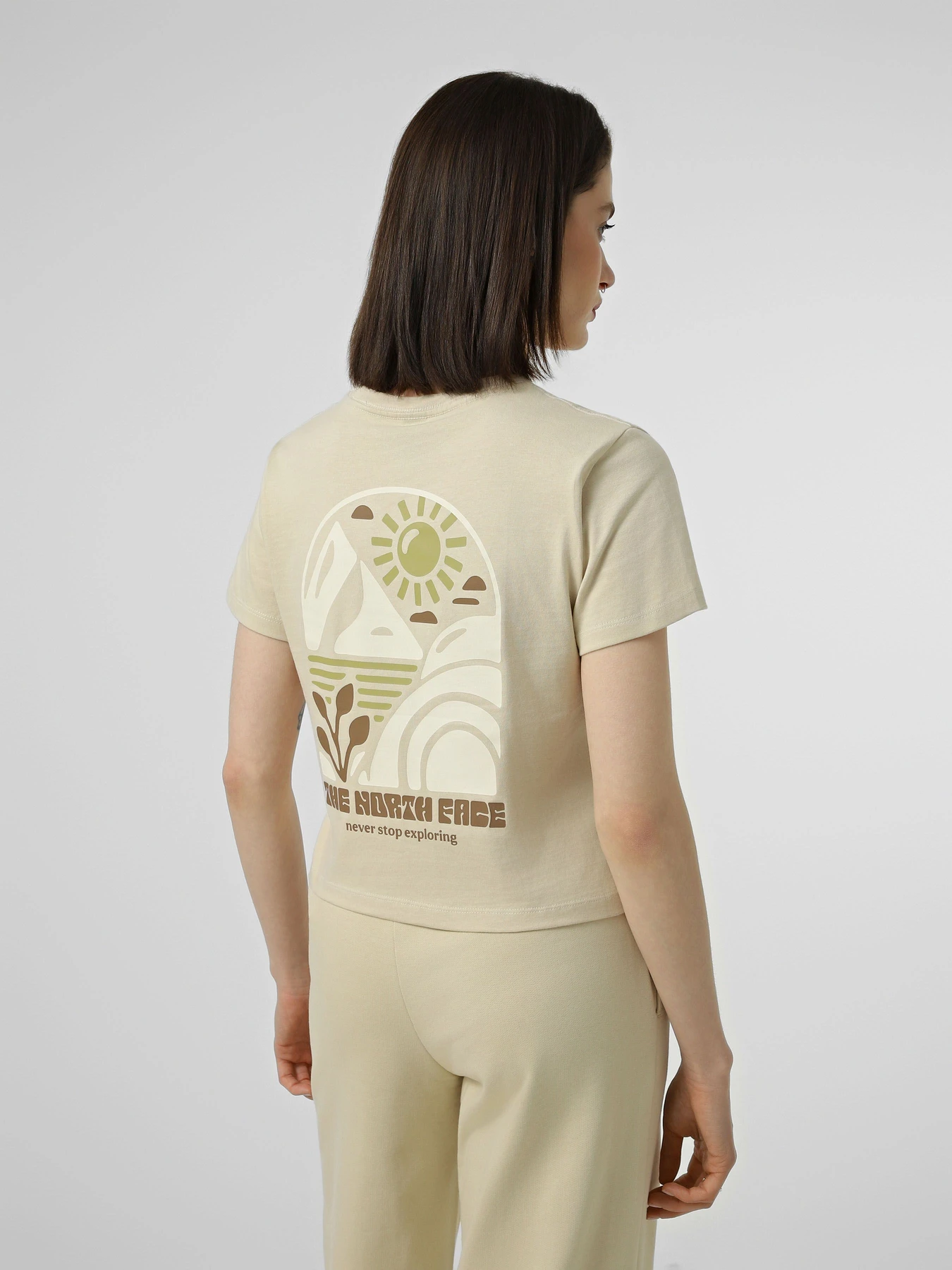 Футболки і поло The North Face W SUN REGULAR SHORT SLEEVE CUT модель NF0A8GQSDOM1 Футболки і поло The North Face W SUN REGULAR SHORT SLEEVE CUT модель NF0A8GQSDOM1 Фото