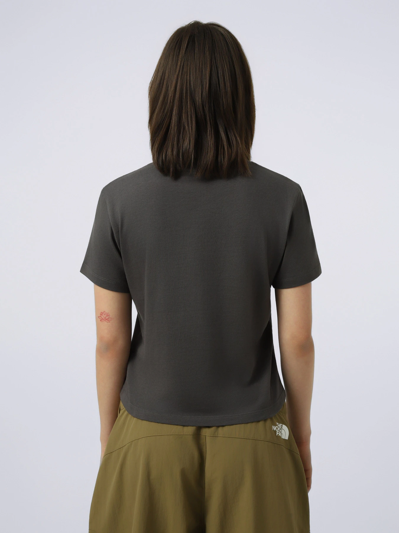 Футболки і поло The North Face W ESSENTIAL REGULAR SHORT SLEE модель NF0A8GR1RHI1 Фото