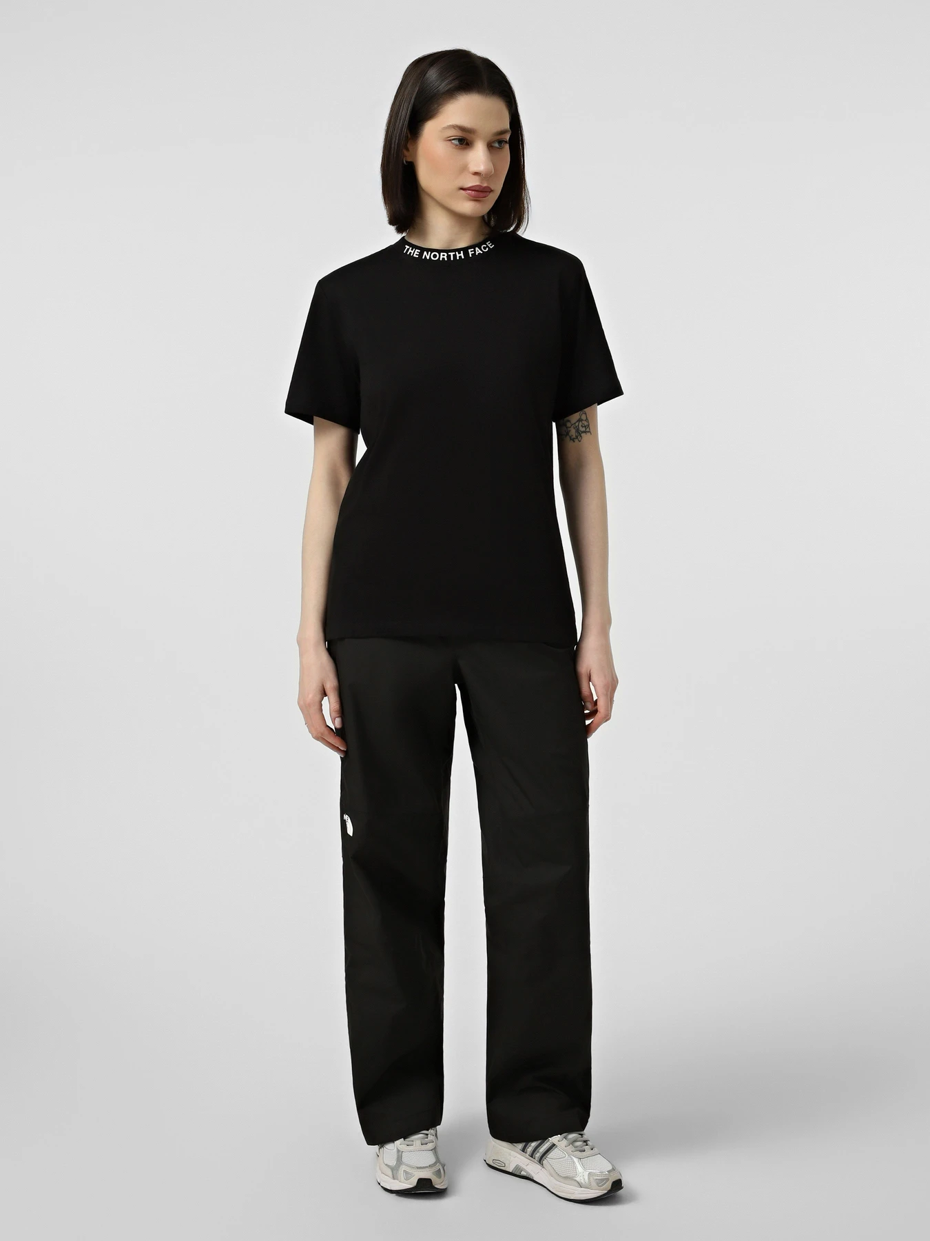 Футболки і поло The North Face W ZUMU RELAXED SHORT SLEEVE TE модель NF0A8GUSJK31 Фото