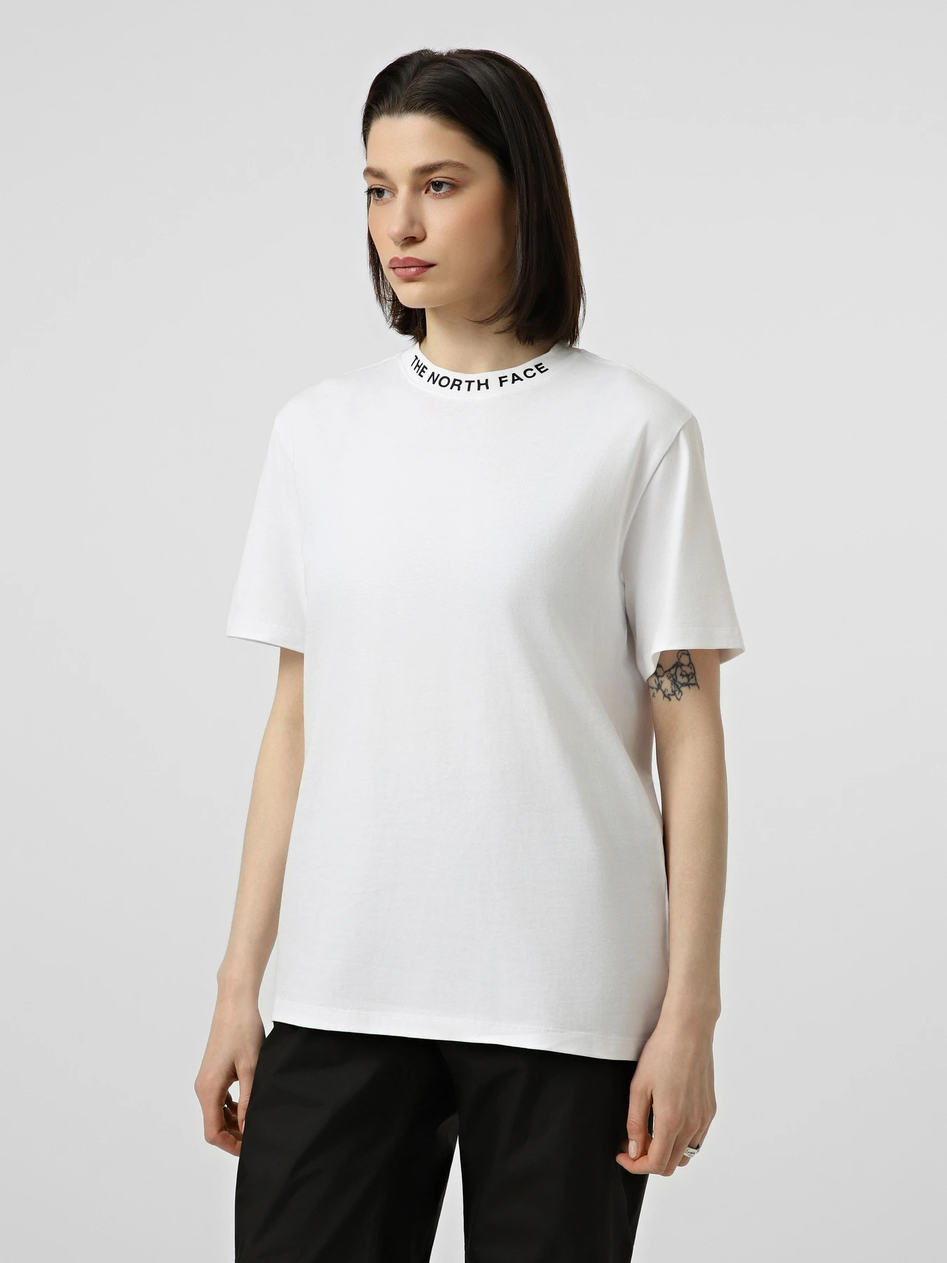 Футболки і поло The North Face W ZUMU RELAXED SHORT SLEEVE TE модель NF0A8GUSFN41 Фото