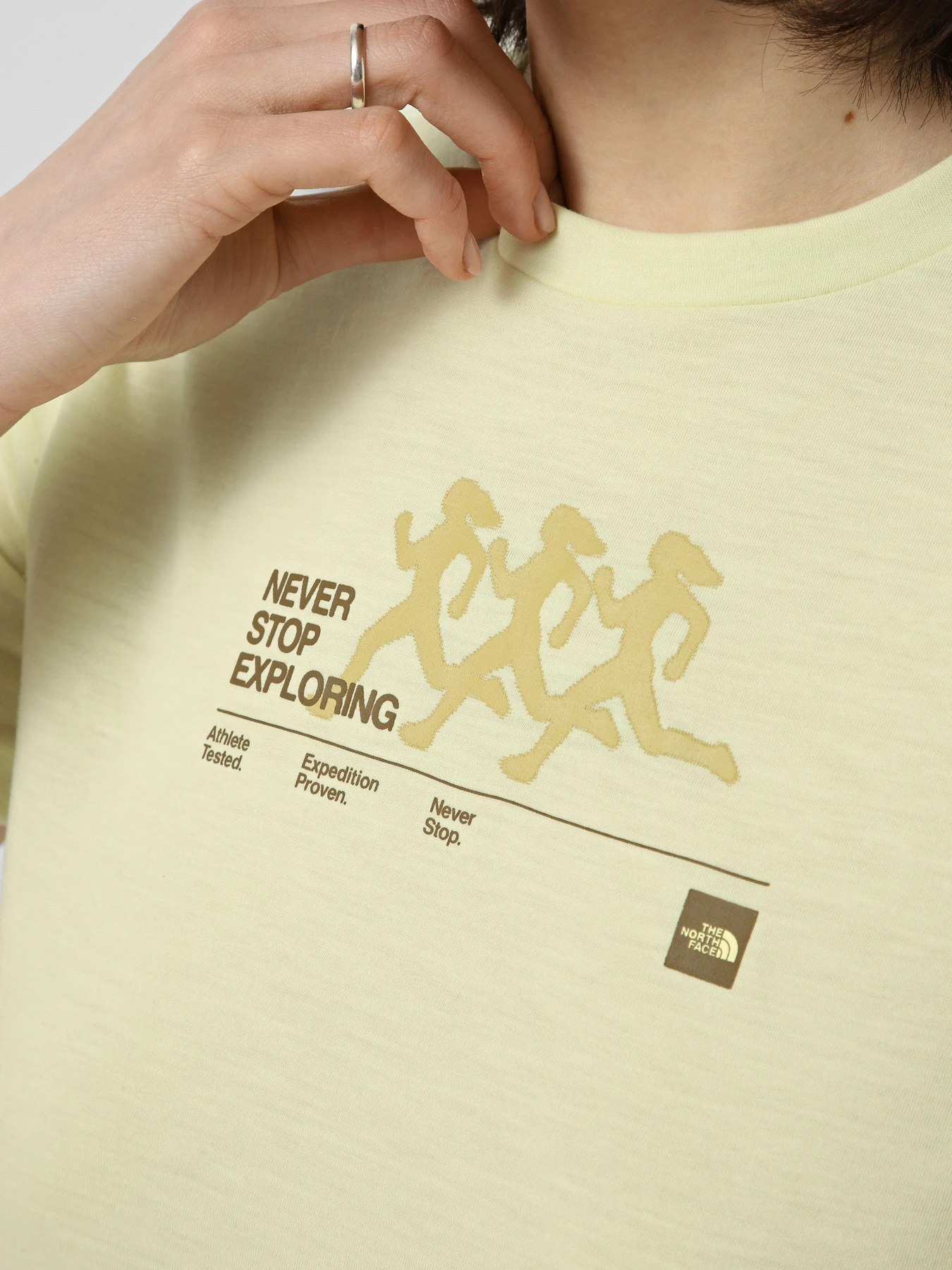Футболки і поло The North Face W BITMAP SILHOUETTE SHORT SLEE модель NF0A8G0CG6O1 Футболки і поло The North Face W BITMAP SILHOUETTE SHORT SLEE модель NF0A8G0CG6O1 Фото