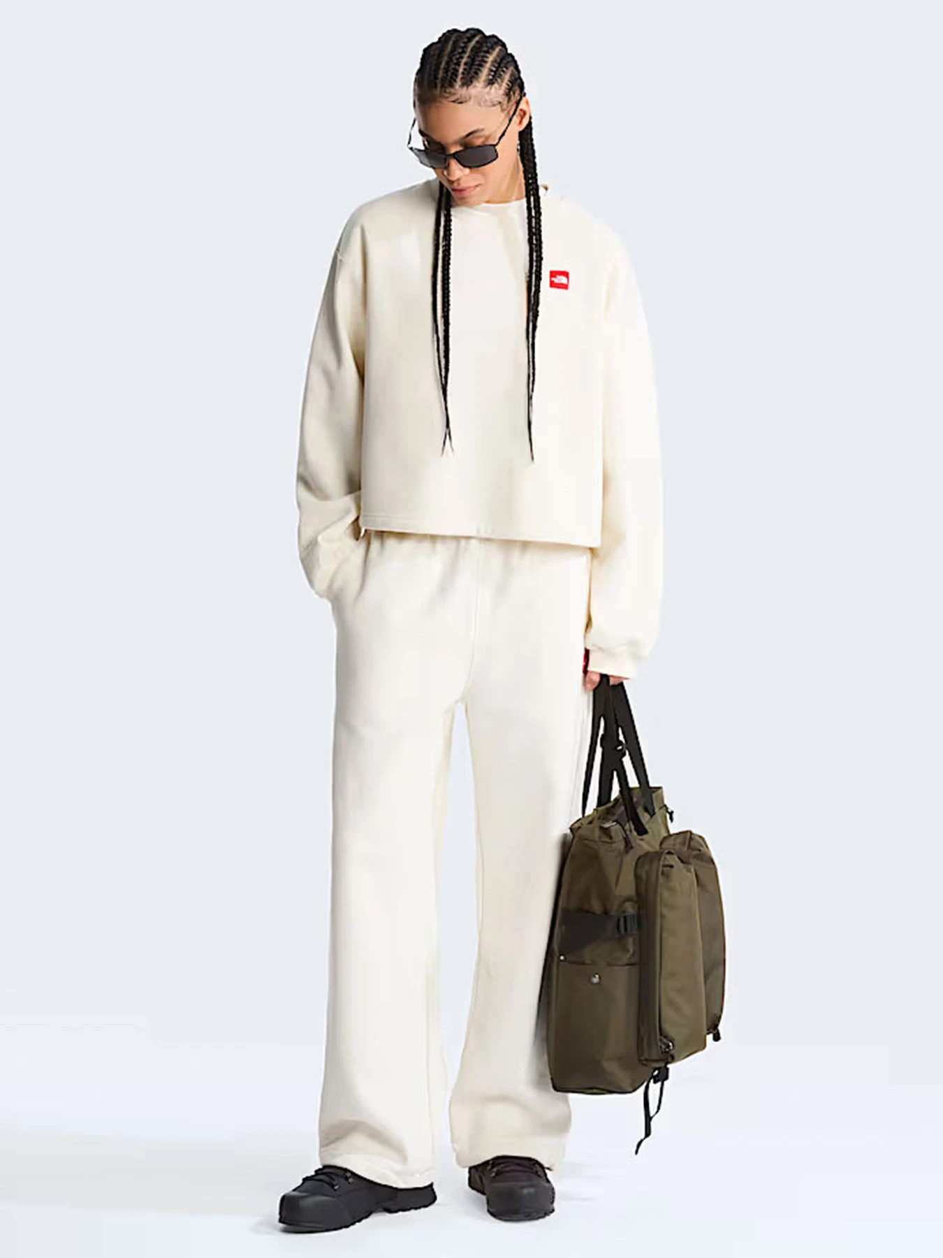 Штани The North Face W TNF RED BOX SWEATPANTS модель NF0A8EG2QLI1 Штани The North Face W TNF RED BOX SWEATPANTS модель NF0A8EG2QLI1 Фото