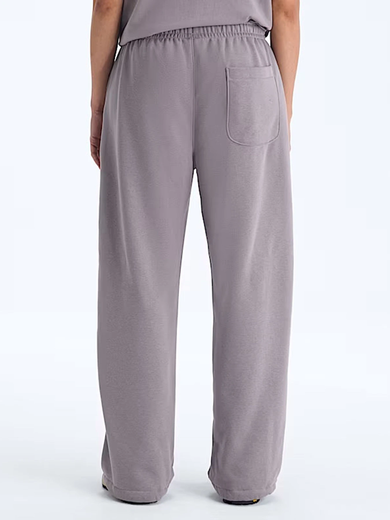 Штани The North Face W TNF RED BOX SWEATPANTS модель NF0A8EG2G7O1 Штани The North Face W TNF RED BOX SWEATPANTS модель NF0A8EG2G7O1 Фото