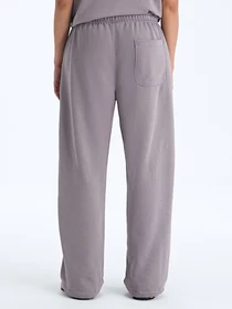 Штани The North Face W TNF RED BOX SWEATPANTS модель NF0A8EG2G7O1 Фото