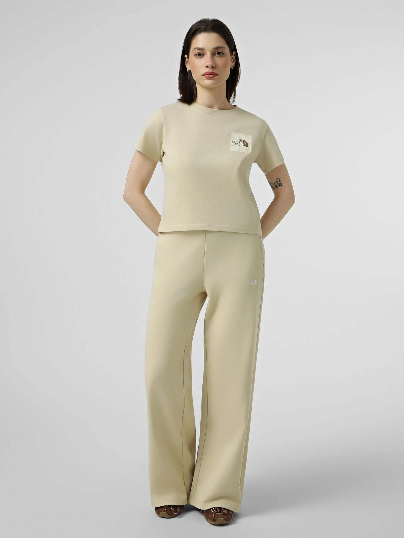 Брюки The North Face W ESSENTIAL LIGHT WIDE LEG PAN модель NF0A8GQZDOM1 Фото