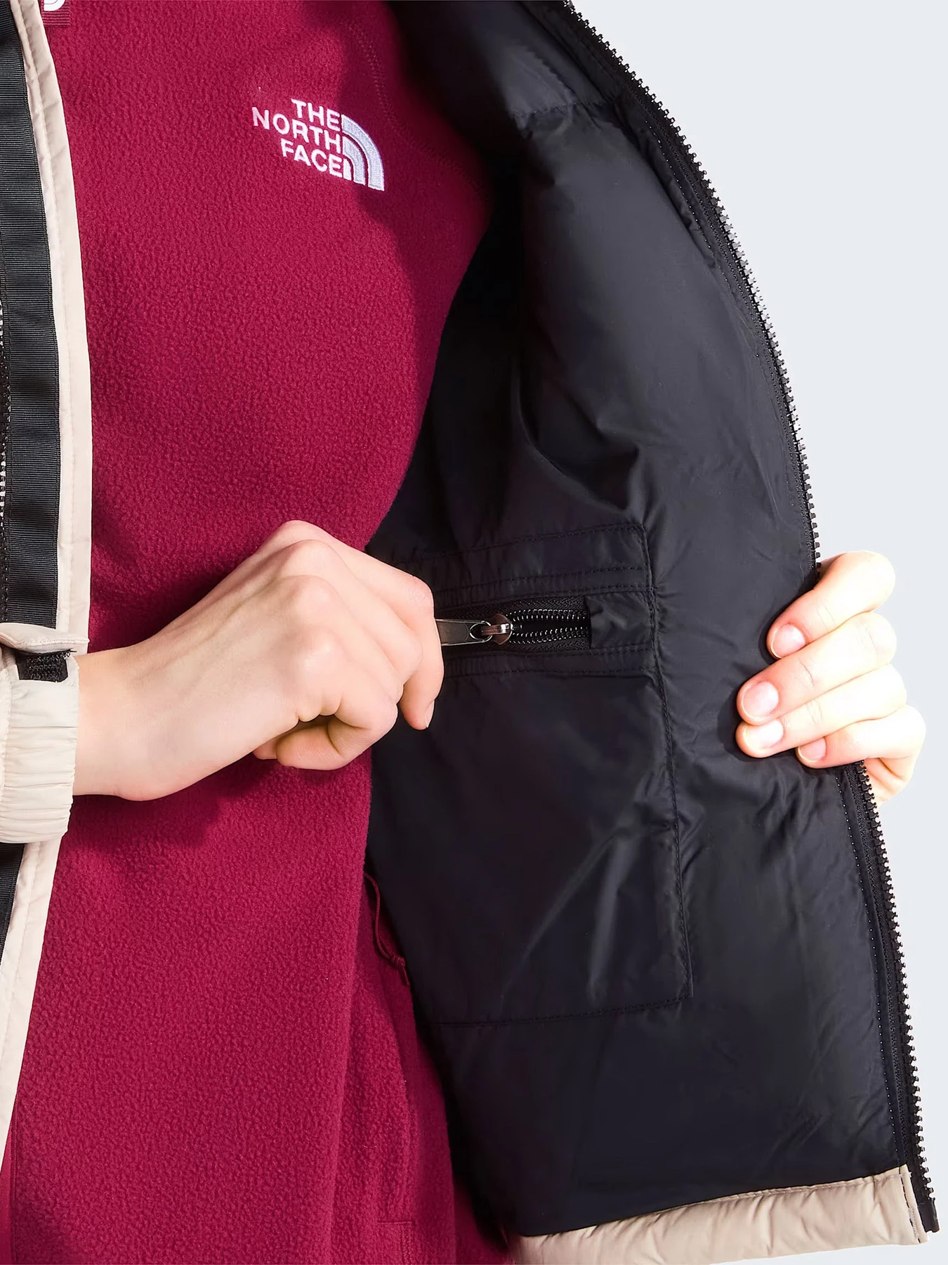 Куртки и дубленки The North Face W 1996 RETRO NUPTSE JACKET модель NF0A3XEOPC71 Куртки и дубленки The North Face W 1996 RETRO NUPTSE JACKET модель NF0A3XEOPC71 Фото