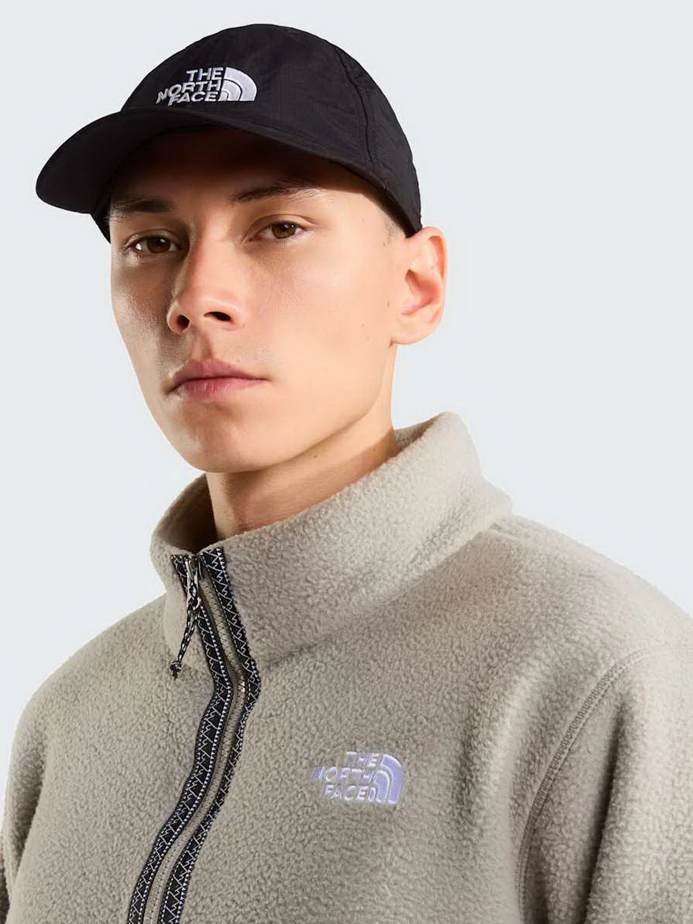 Худи и свитшоты The North Face M TNF FLEESKI 1/4 ZIP PO модель NF0A88XR2MB1 Фото