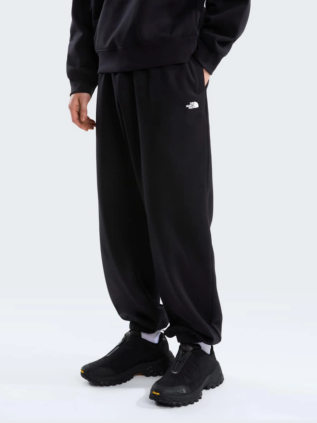 Штани The North Face M TNF ESSENTIAL SIMPLE DOME RE модель NF0A8CWCJK31 Штани The North Face M TNF ESSENTIAL SIMPLE DOME RE модель NF0A8CWCJK31 Фото