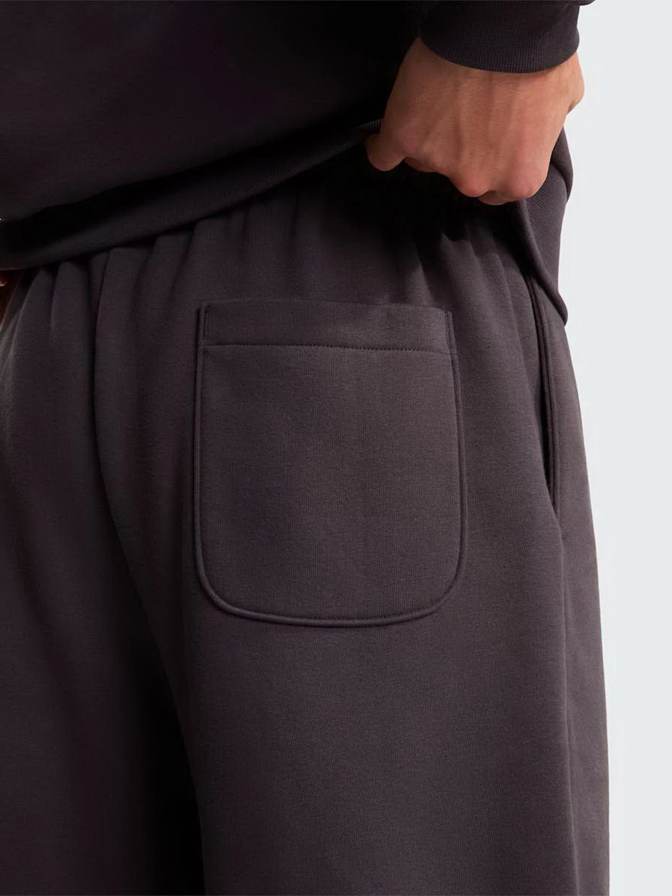 Брюки The North Face M TNF RED BOX SWEATPANTS модель NF0A8EG30SA1 Фото