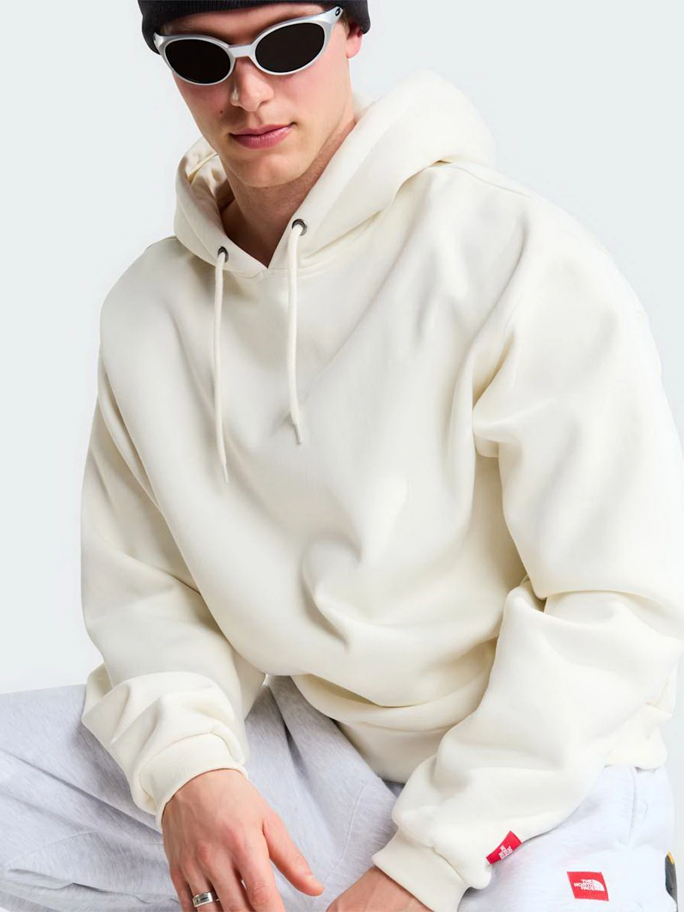 Брюки The North Face M TNF RED BOX SWEATPANTS модель NF0A8EG3E041 Фото