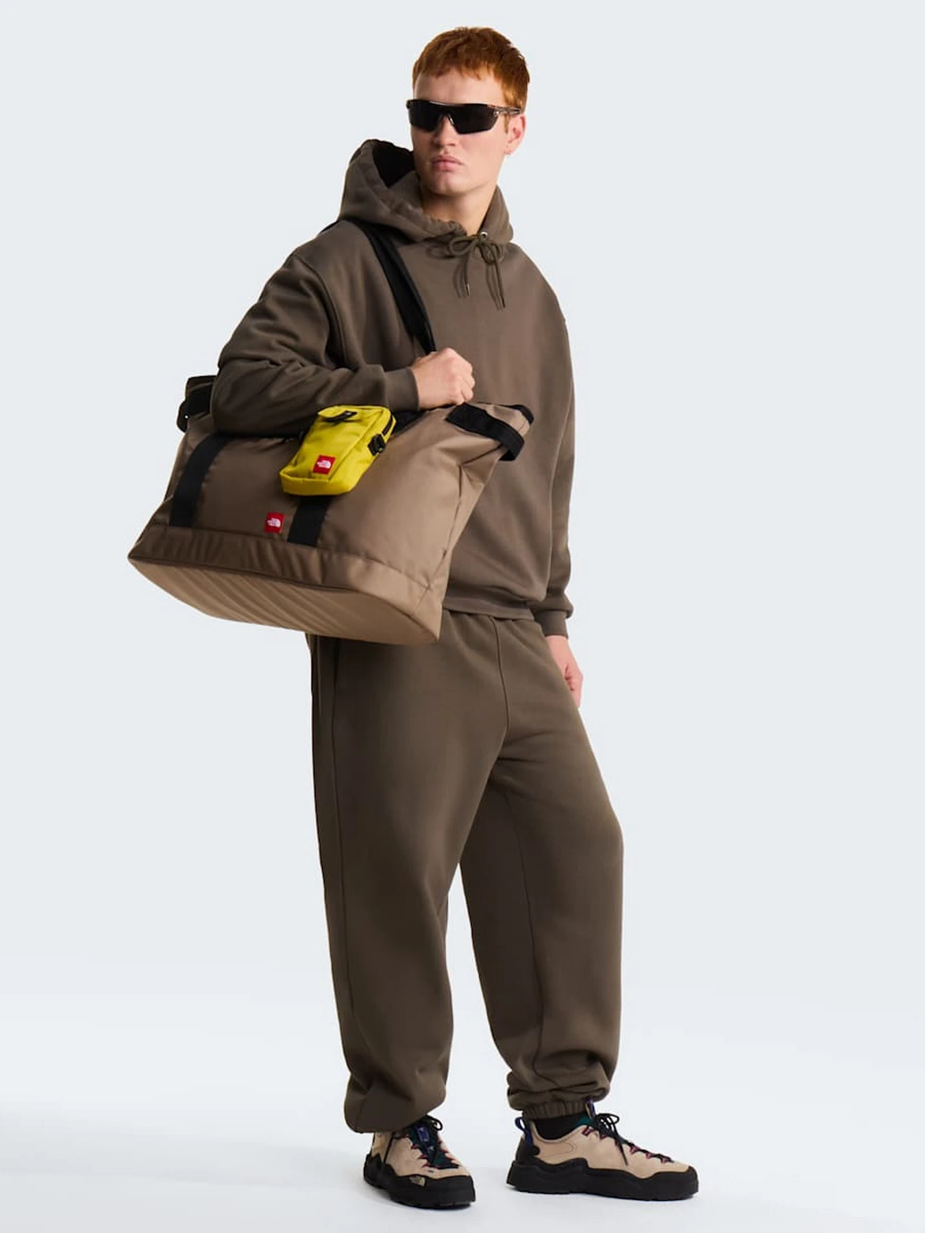 Брюки The North Face M TNF RED BOX SWEATPANTS модель NF0A8EG321L1 Фото